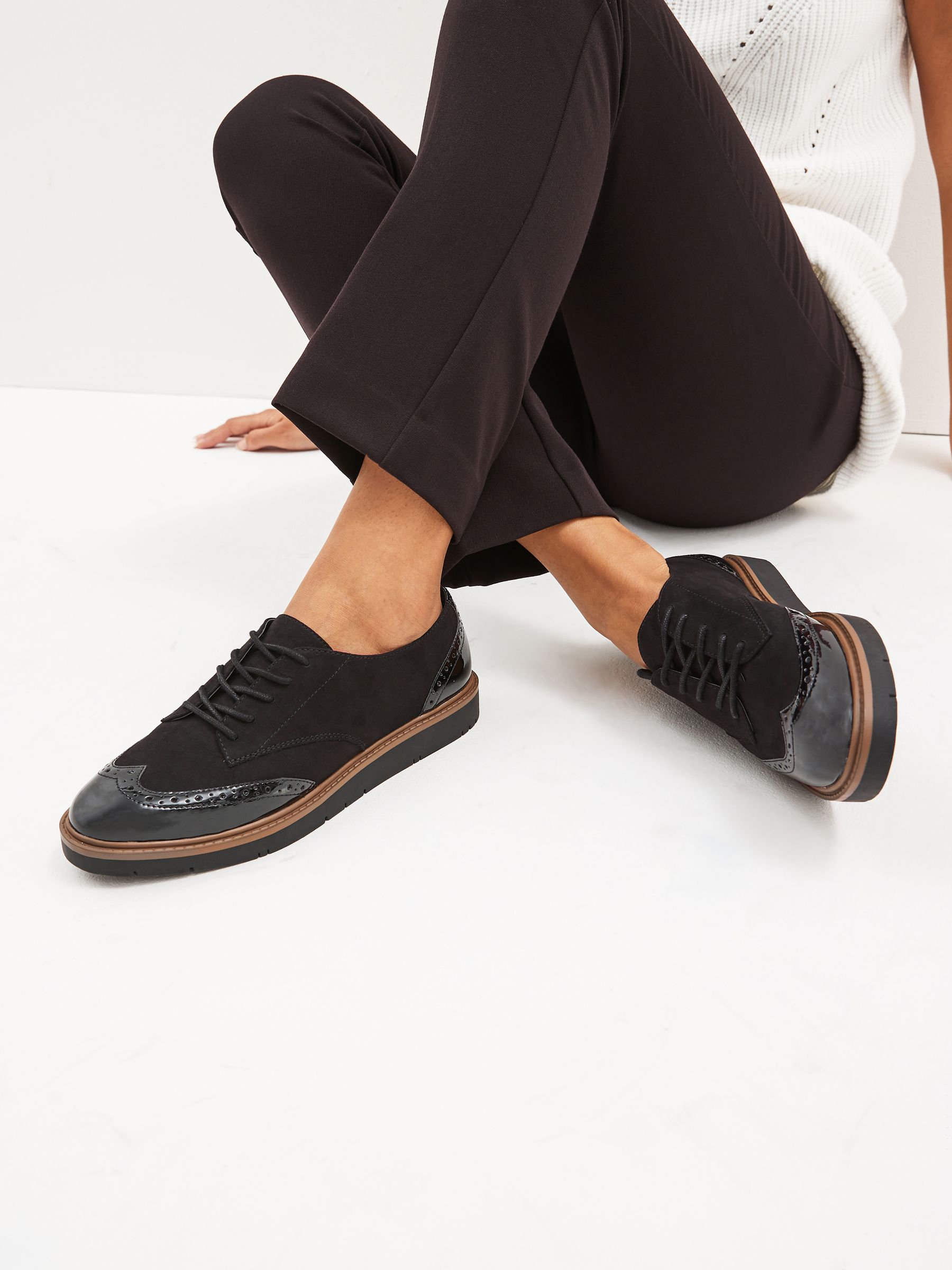 Zwart - Brogue Lace Up Chunky Sole Shoes