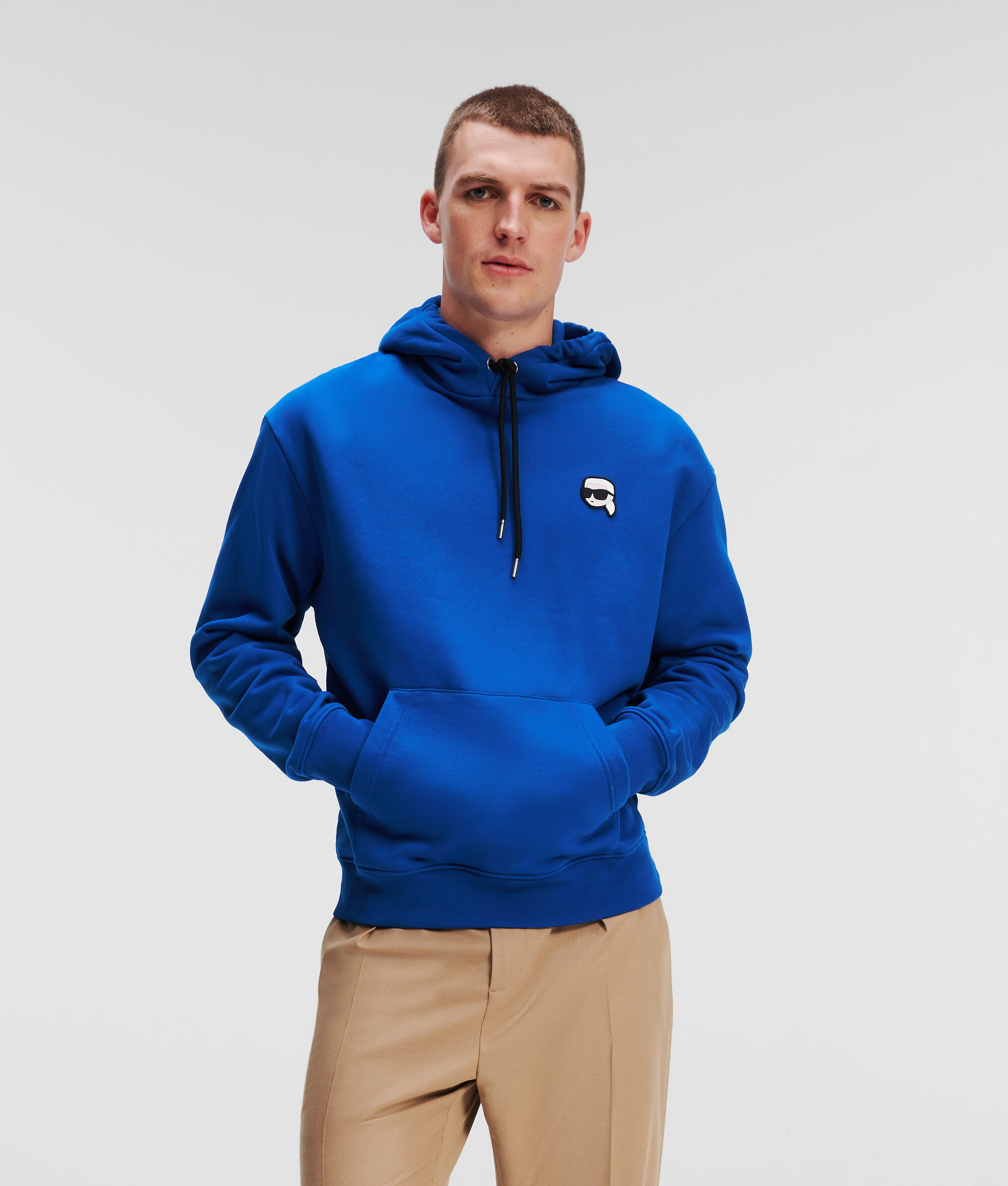 SWEAT À CAPUCHE AVEC ÉCUSSON K/IKONIK KARL