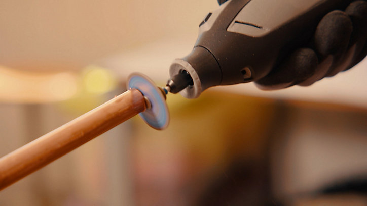 Outil multifonction sans fil Dremel 8240 + 5 accessoires