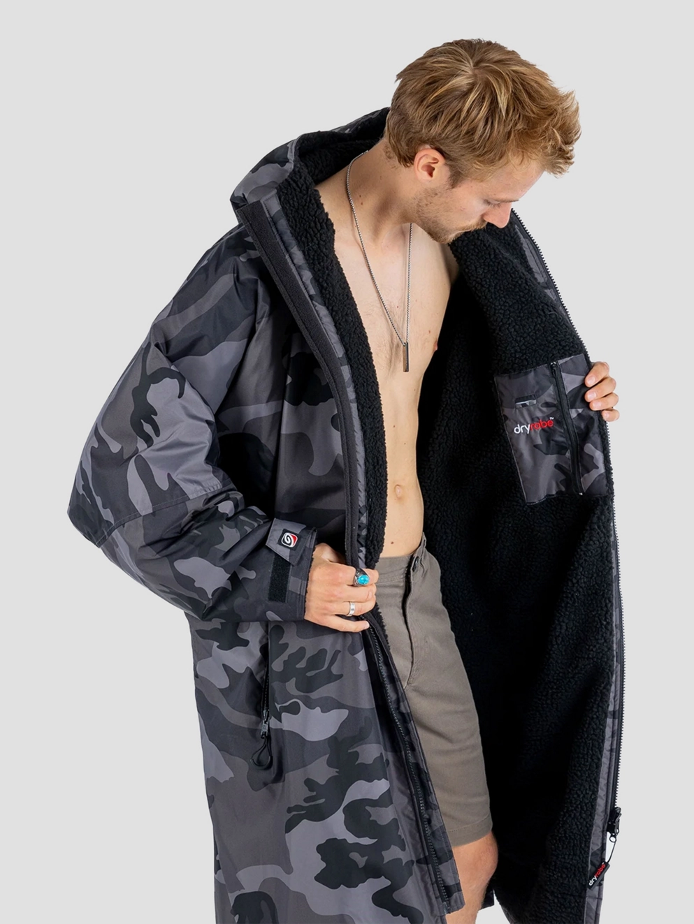 Dryrobe Advance Large Long Sleeve Surf Poncho black camouflage black