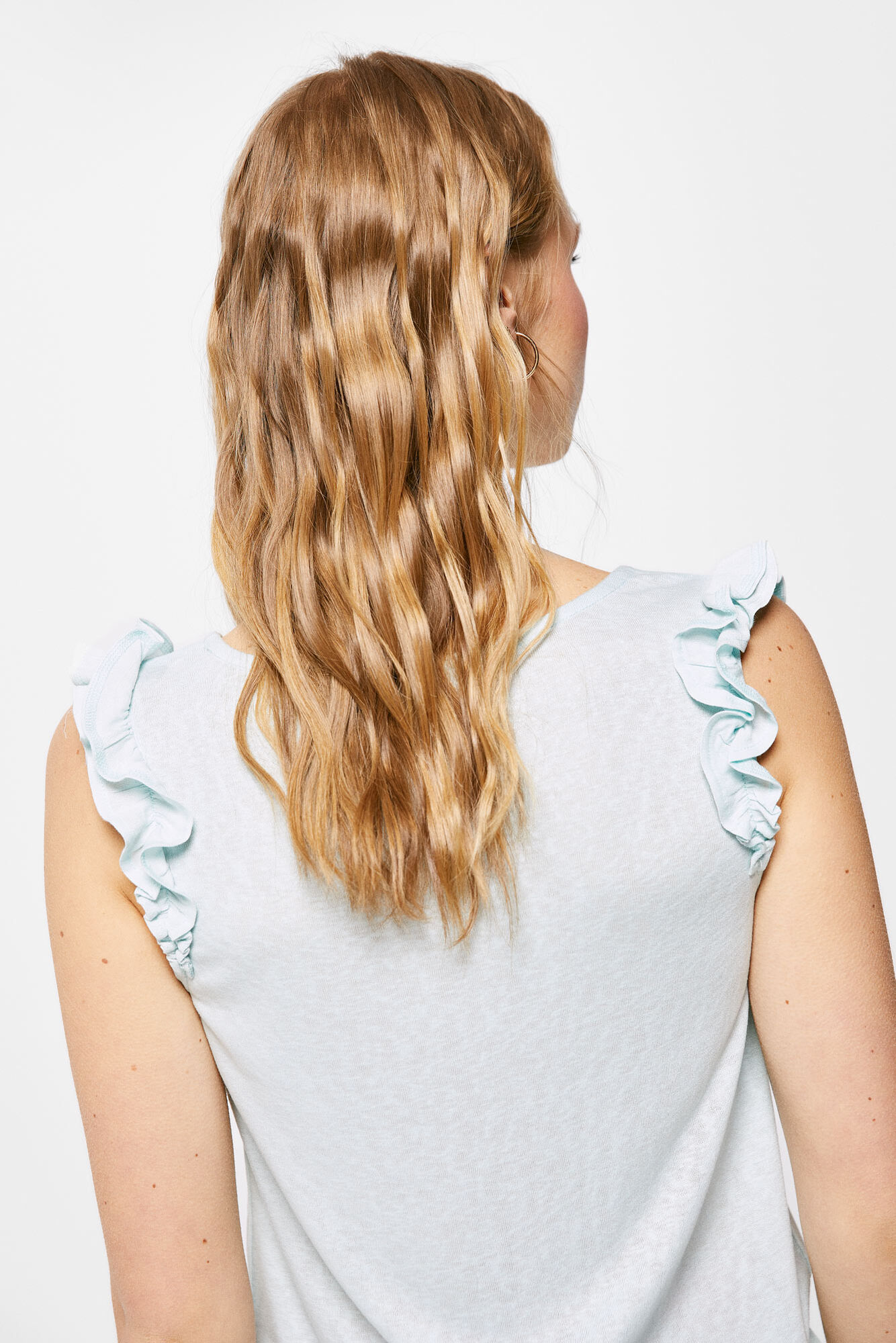 Blusa bicolor com alças franzidas