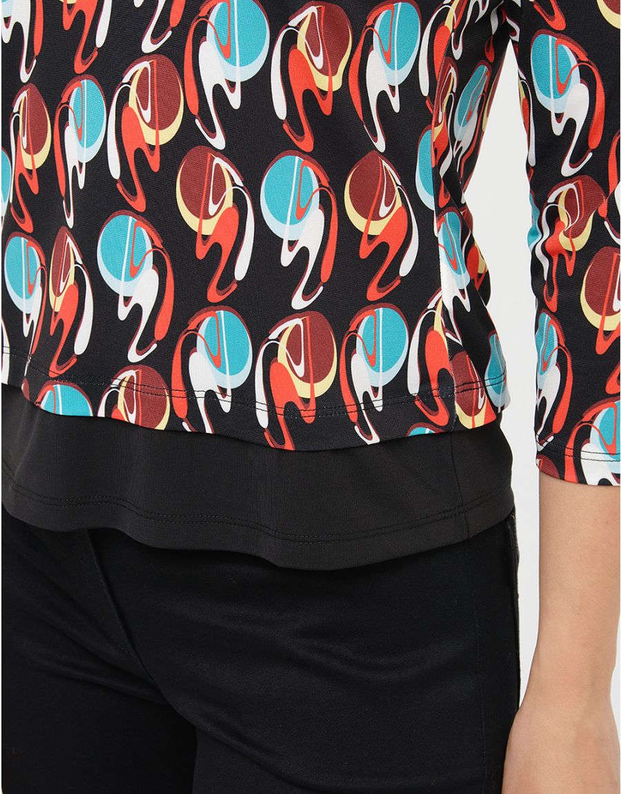 T-shirt noir à motifs