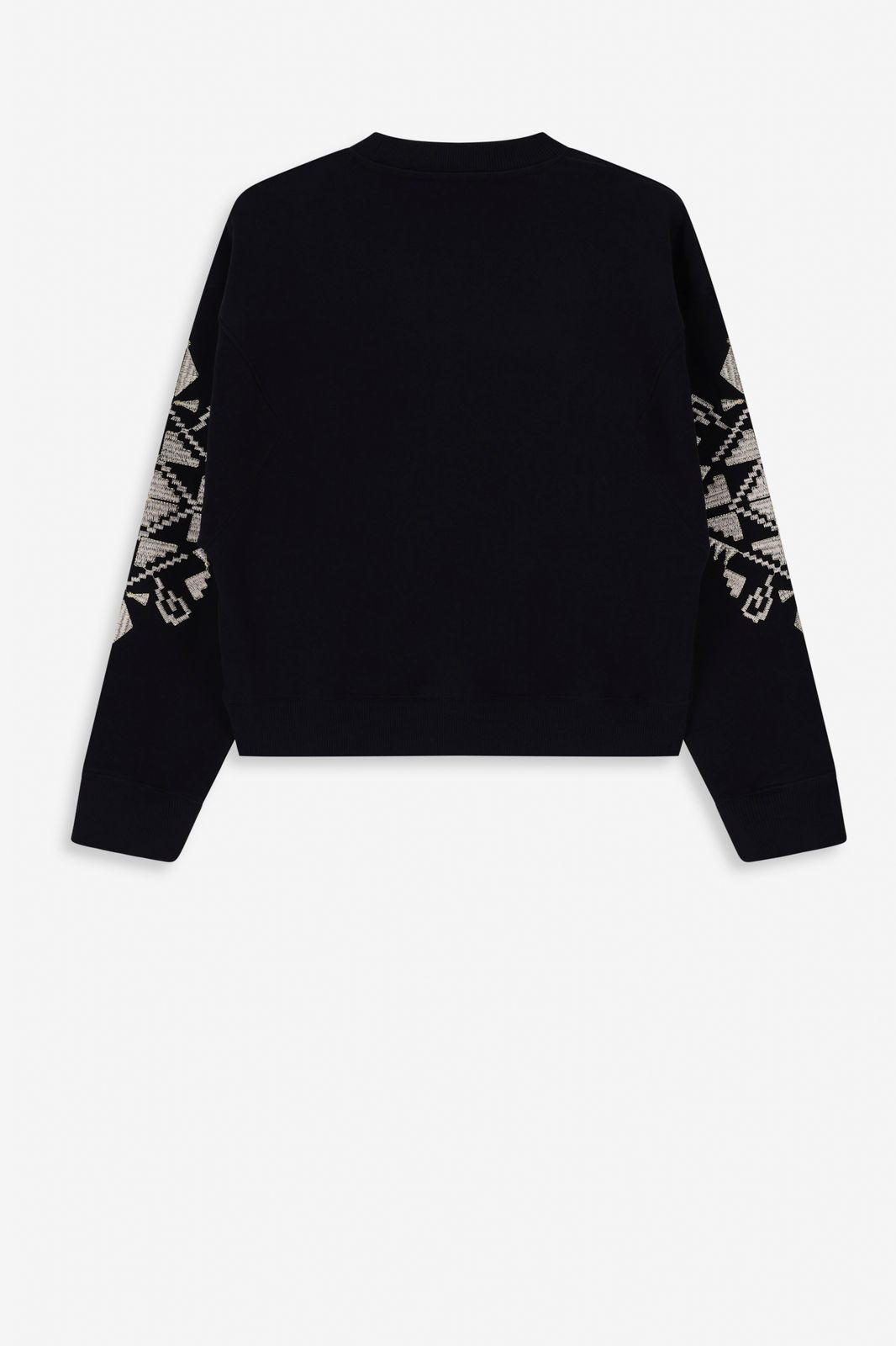 Zwarte sweater met geborduurde mouw