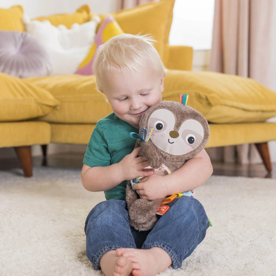 Bright Starts Slingin’ Sloth Travel Buddy™ Faultier