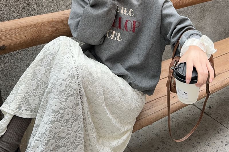 Joyciful - A-lijn maxi-rok met hoge taille en kant / oversized sweatshirt met ronde hals en letters