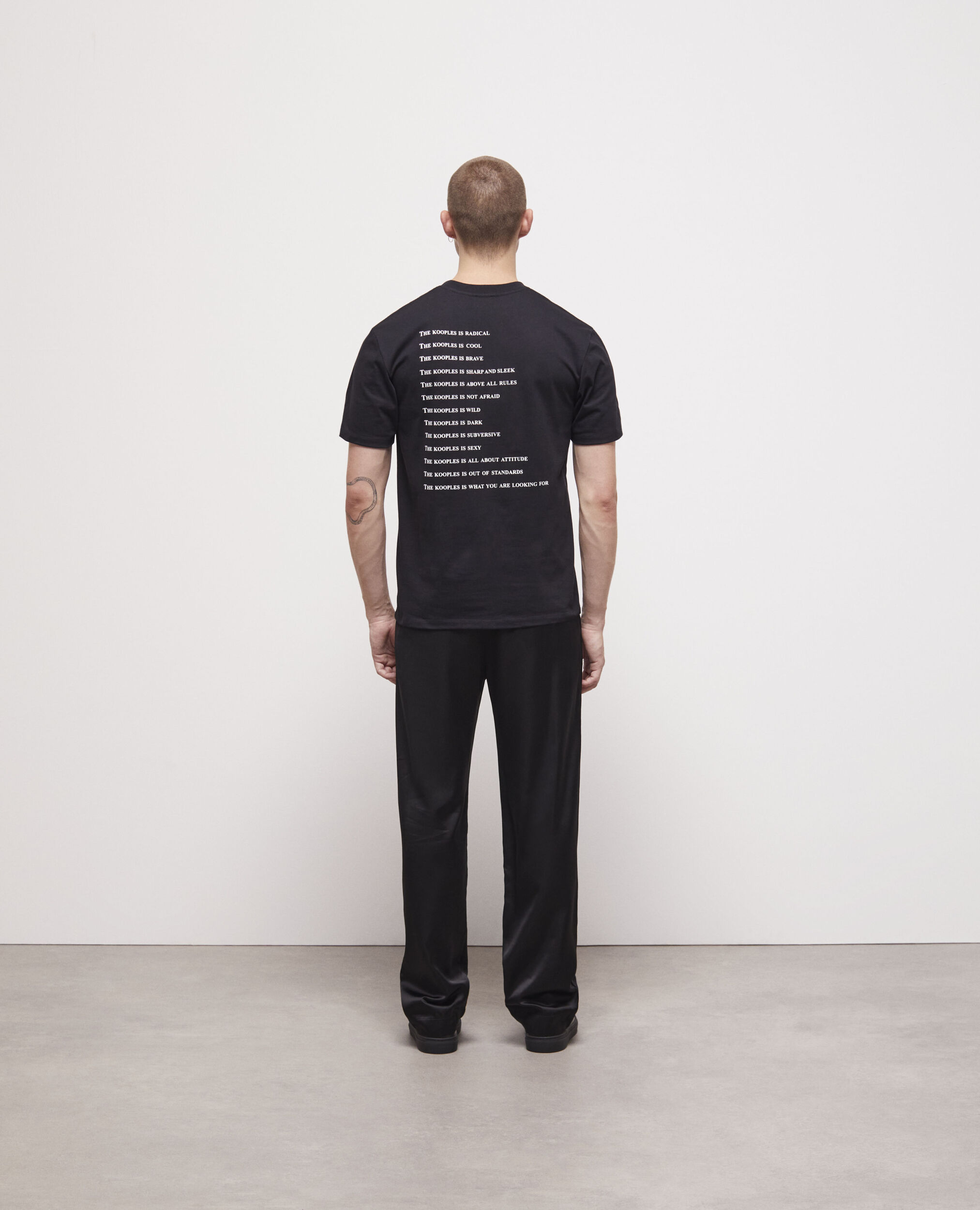 T-shirt What is à strass noir