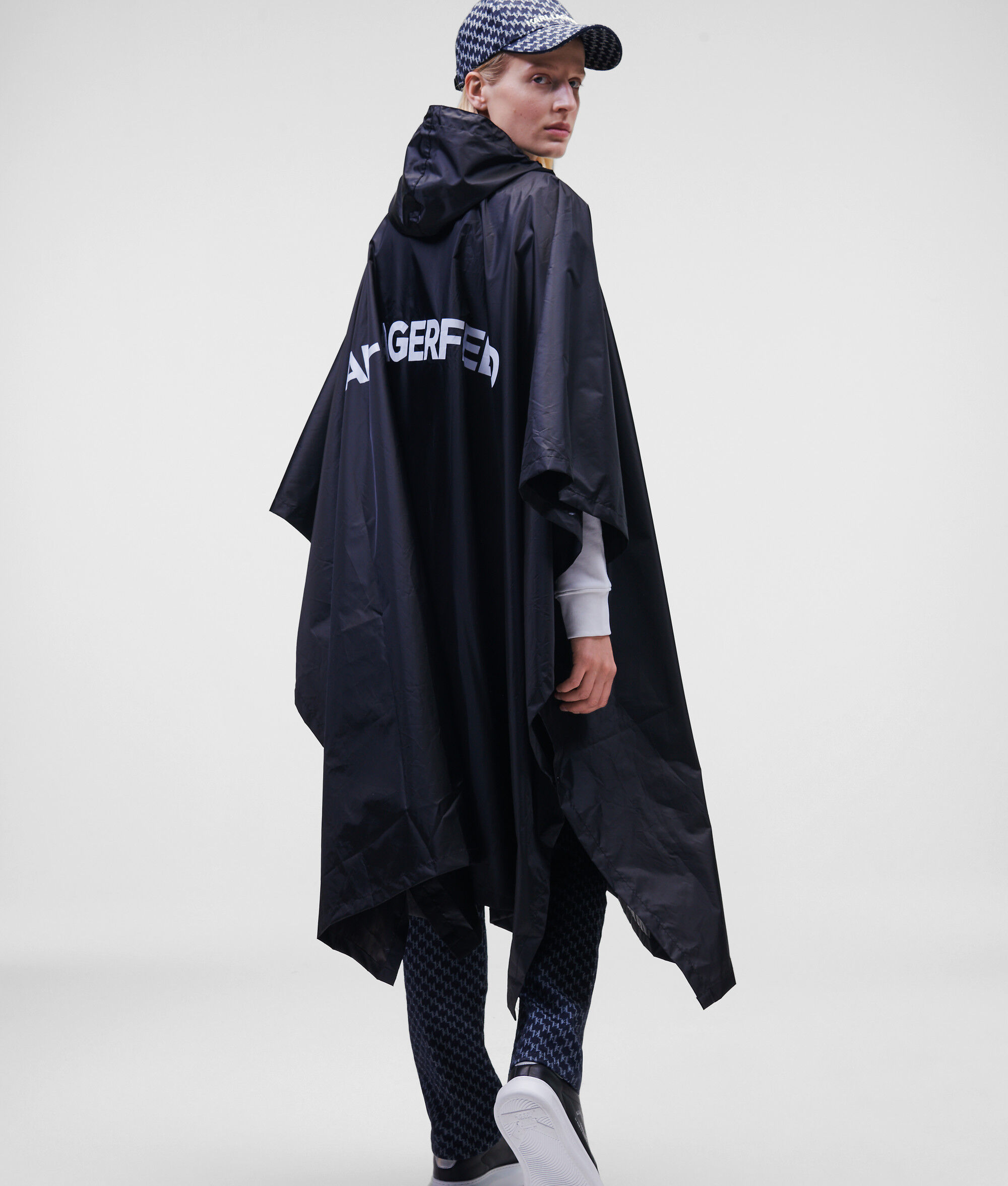 PONCHO IMPERMÉABLE AVEC LOGO KARL