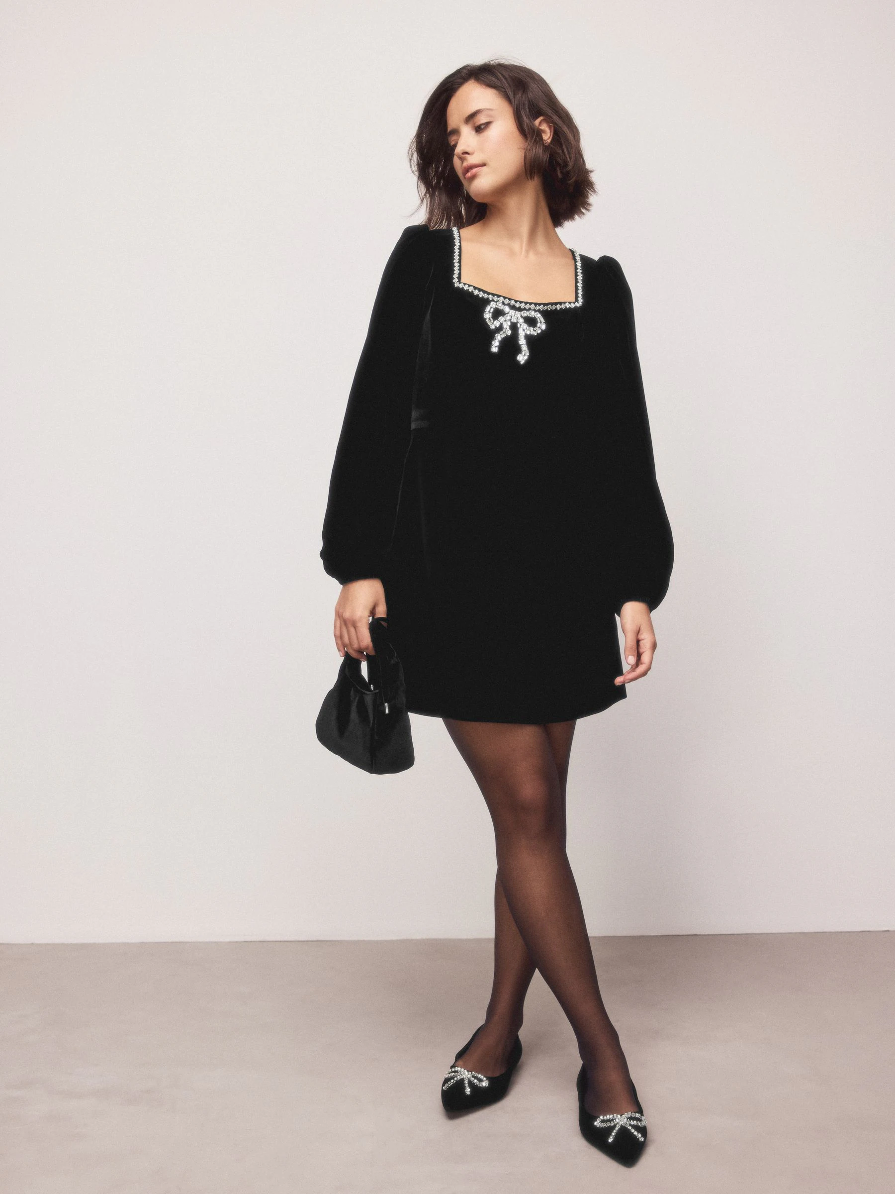 Zwart - Velvet Embelished Bow Long Sleeve Mini Dress