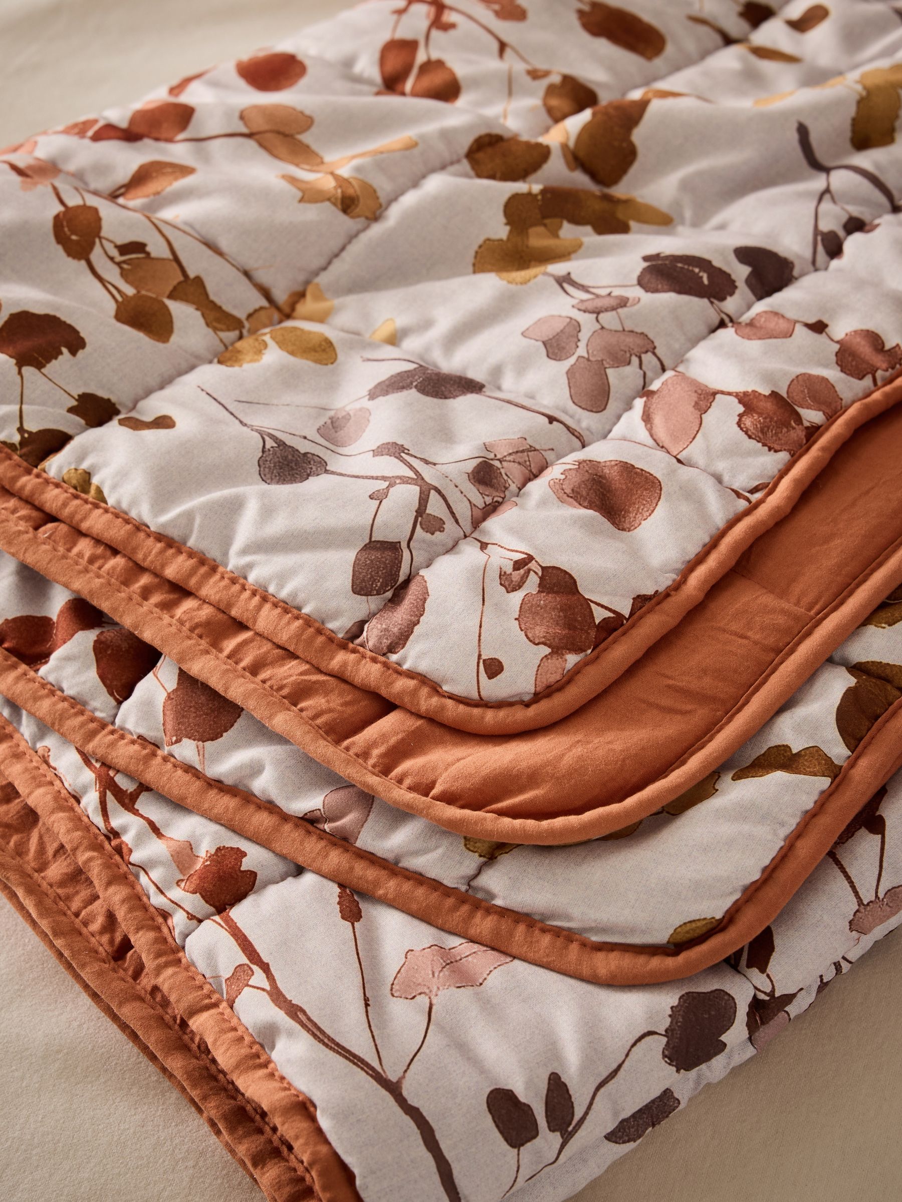 Honesty Floral Print Reversible Bedspread