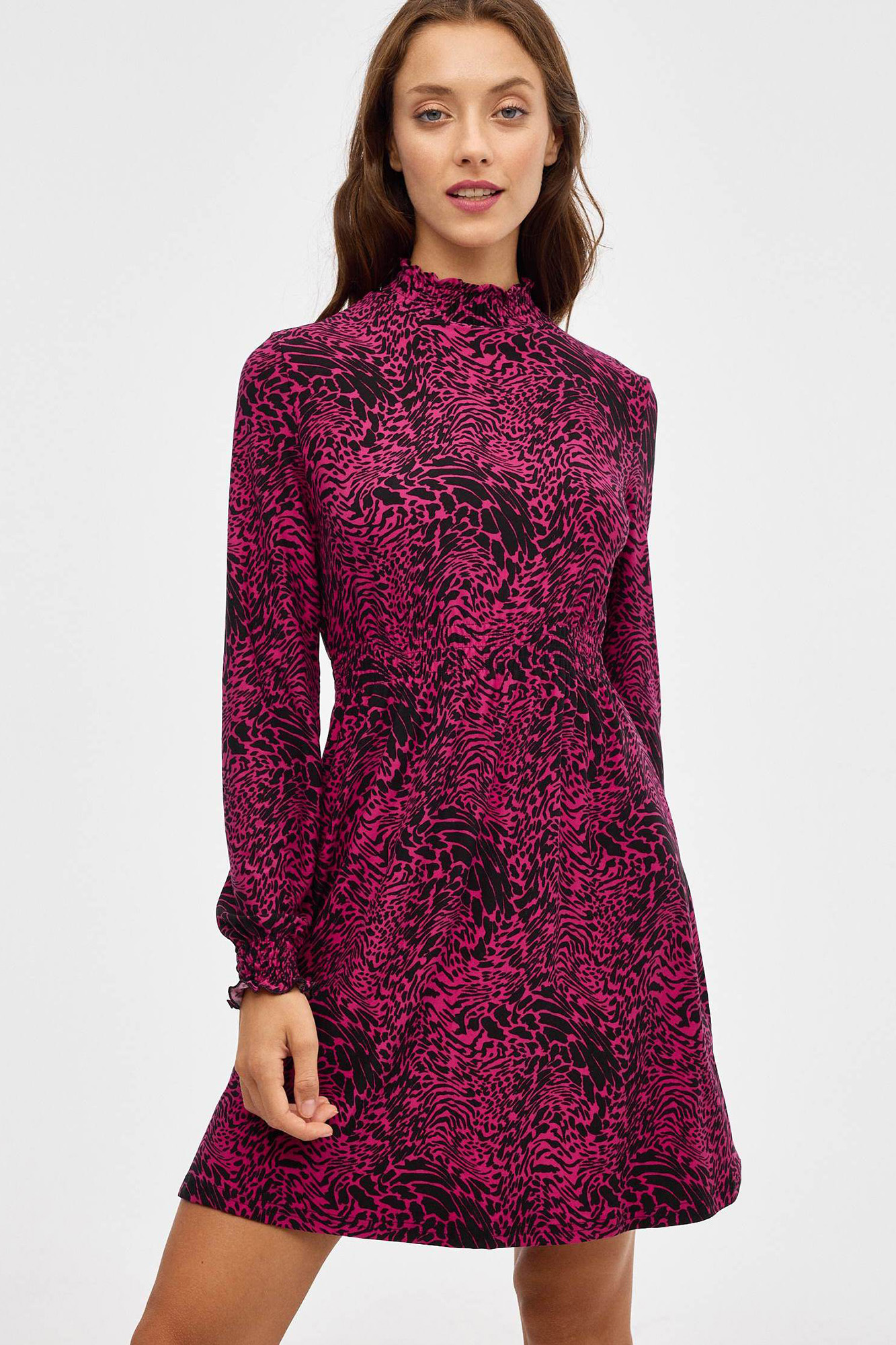 Vestido estampado de gola alta