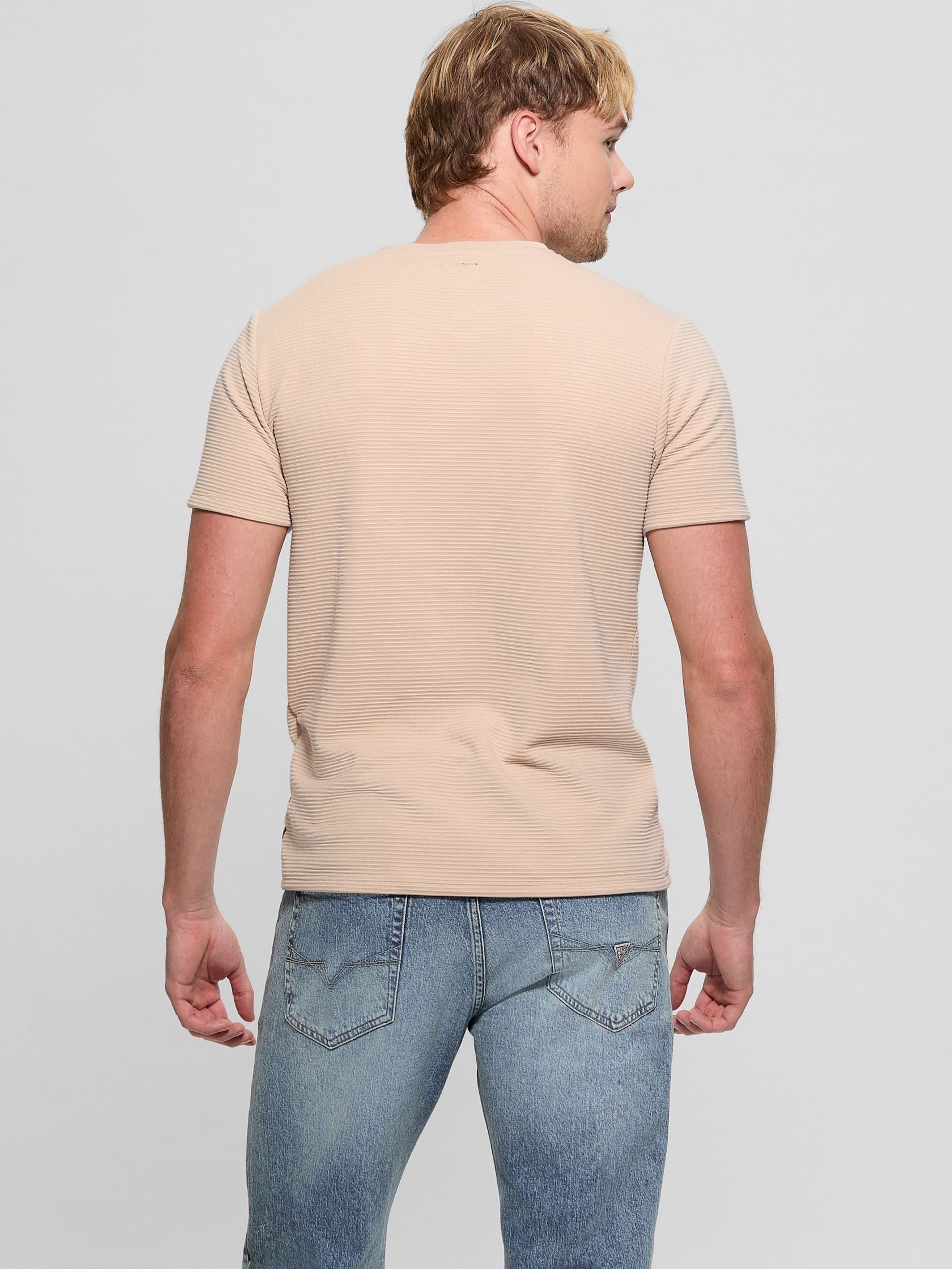 Camiseta com listras texturizadas