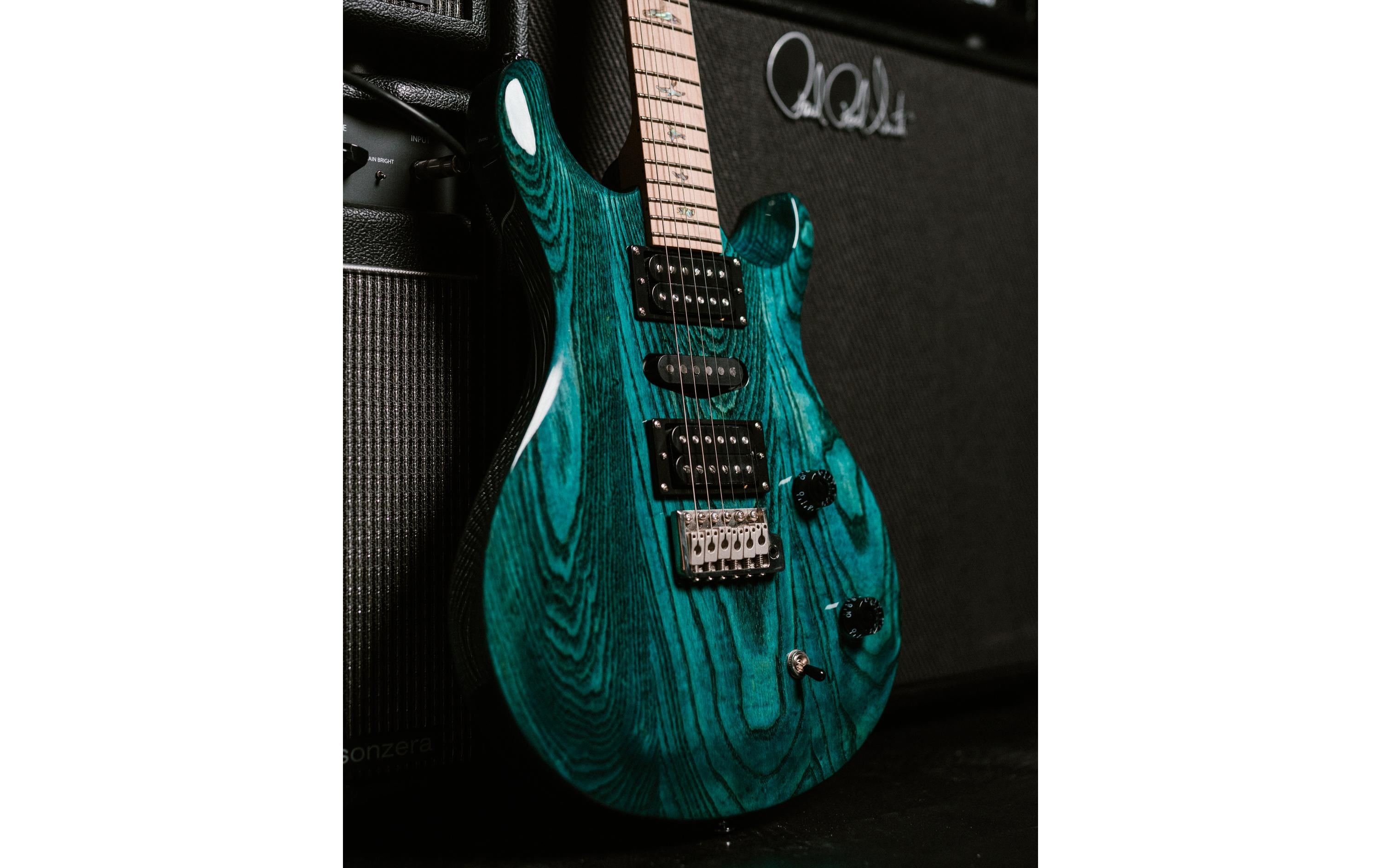 E-Gitarre SE Swamp Ash Special Iri Blue<br>Frisches Gesicht und vielseitige Stimme