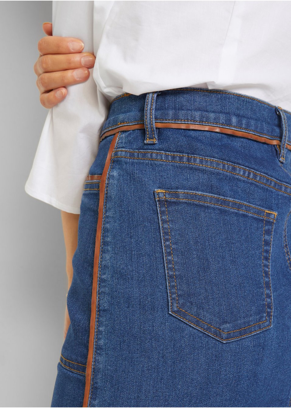 Jupe en jean avec passepoil PU