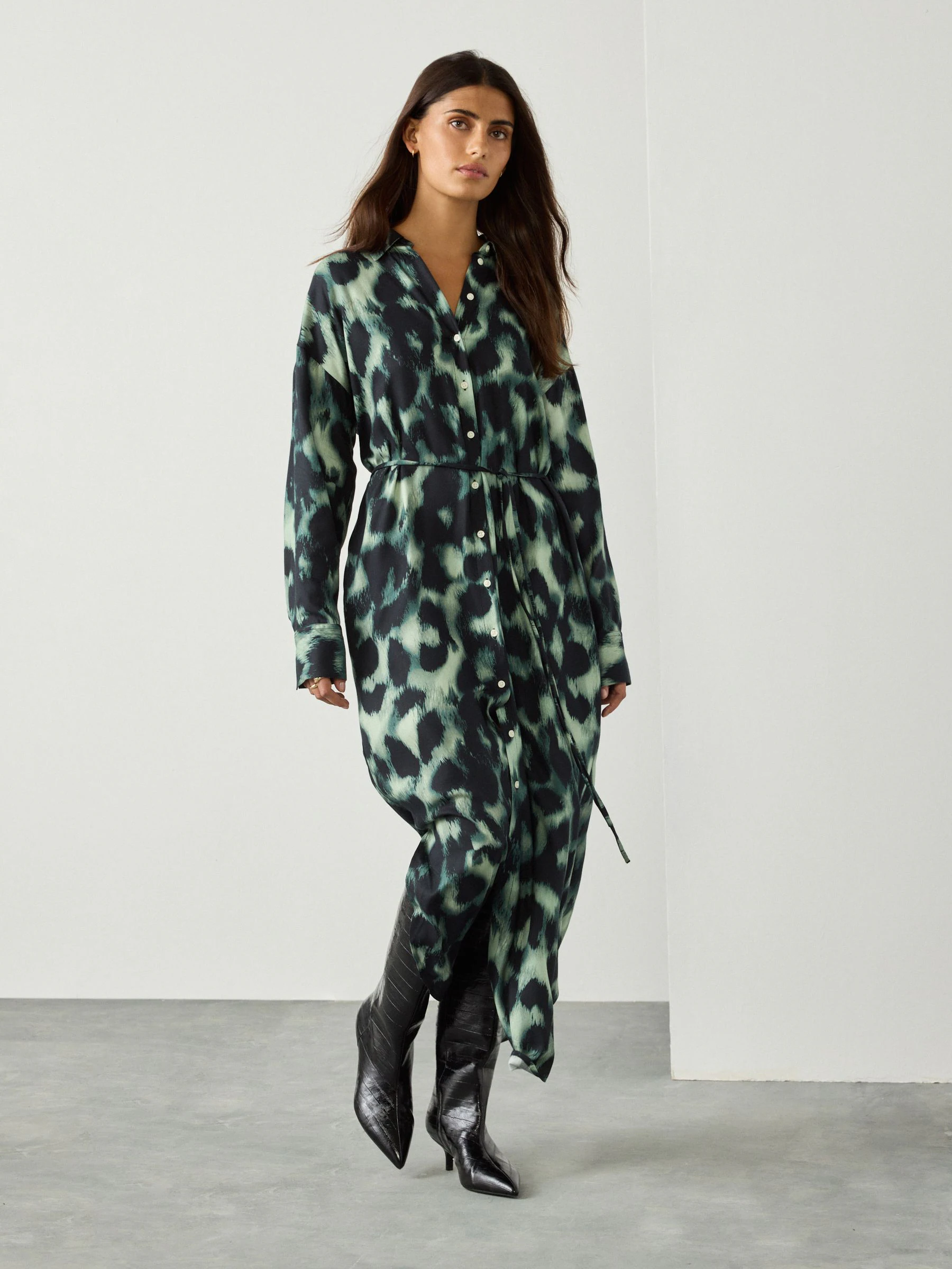 Zwart/groene dierenprint - Long Sleeve Tie Waist Shirt Dress