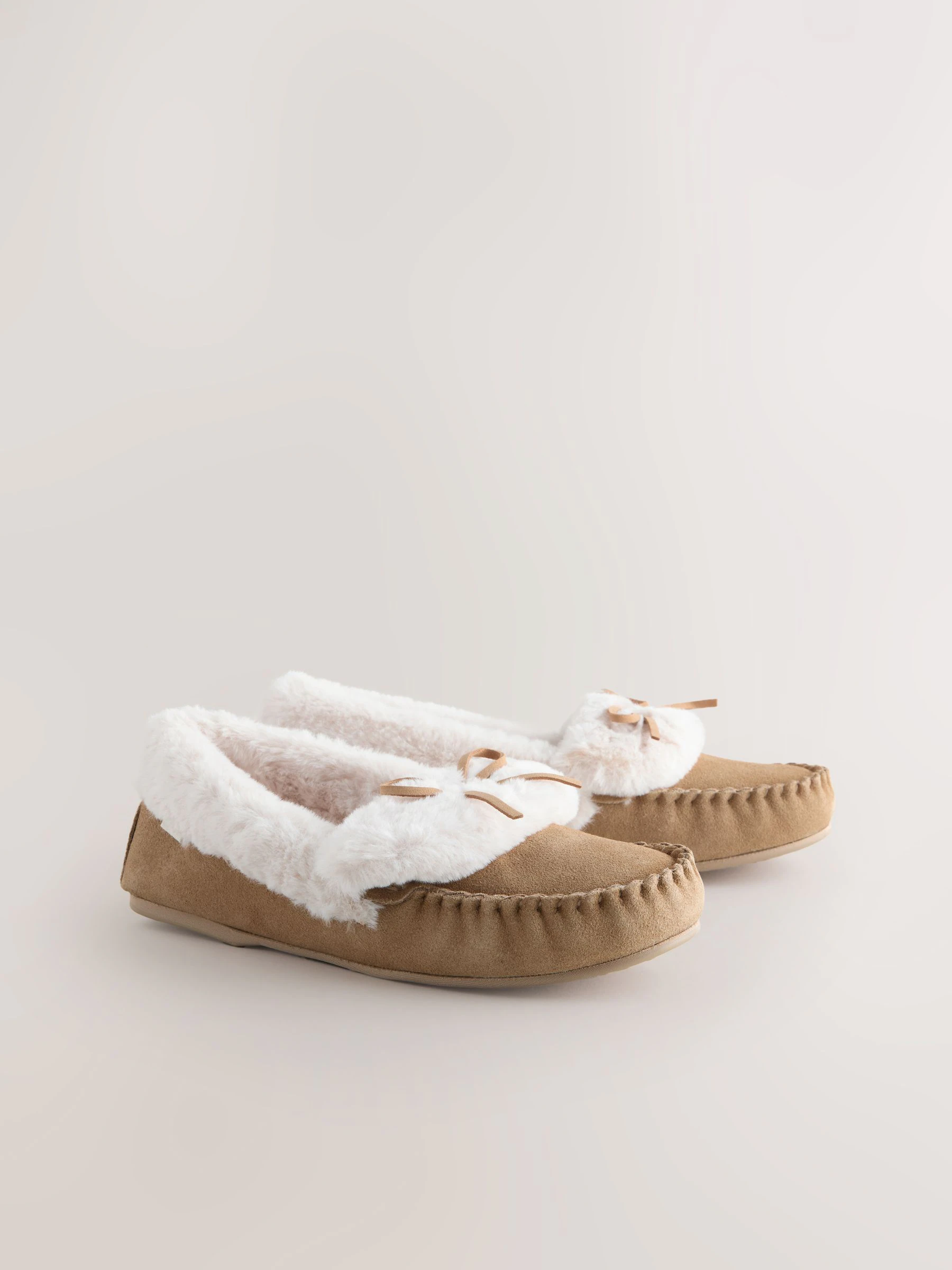 Mokkabruin - Moccasin Suede Slippers