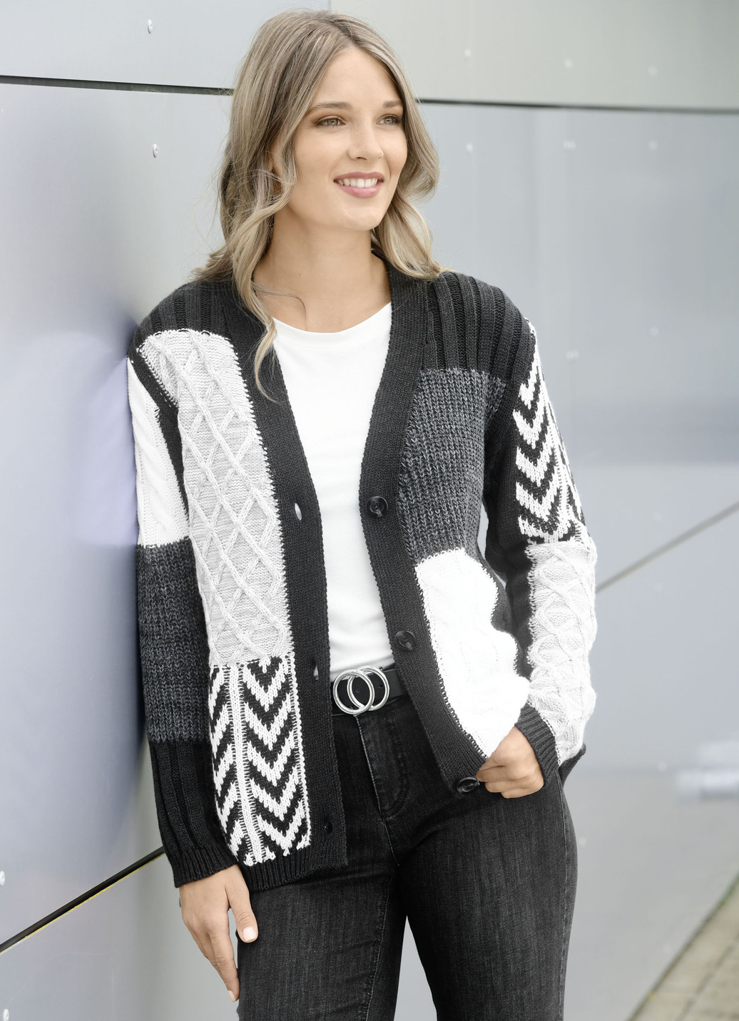 Strickjacke in Mustermix