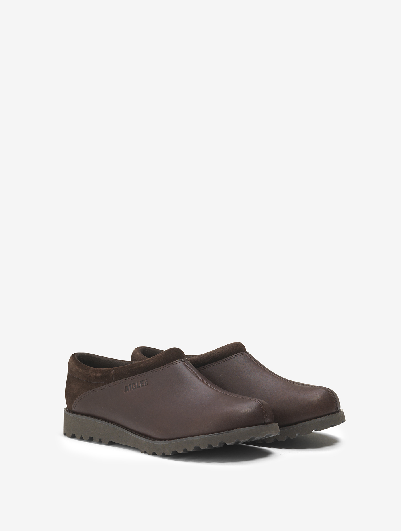 Le sabot en cuir utra-léger, en version fermée DARK BROWN