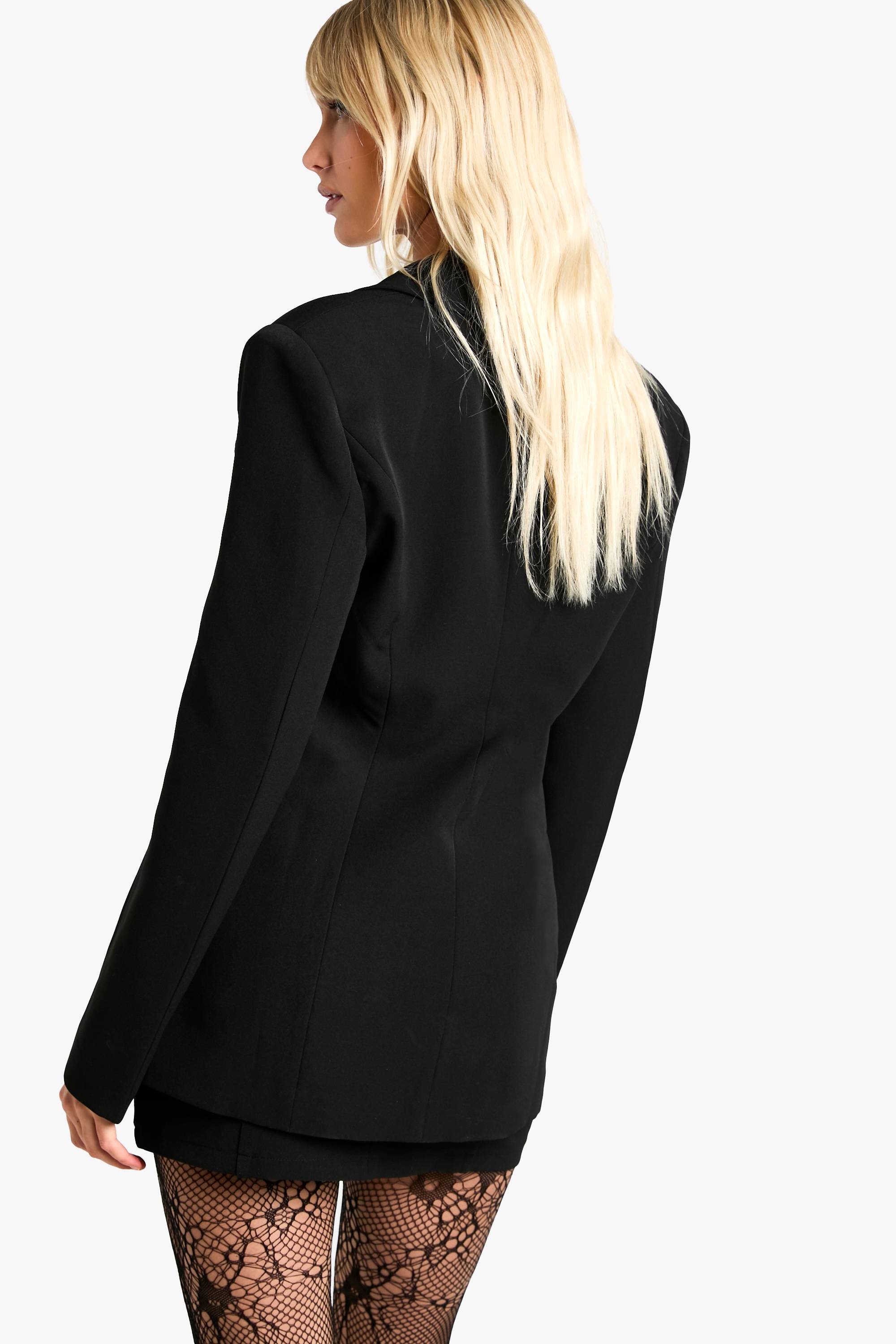 boohoo Blazer ajusté à encolure plongeante avant avec détails de couture
