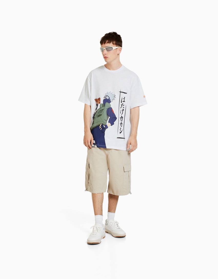 Camiseta de manga curta com estampa Naruto e modelagem quadrada