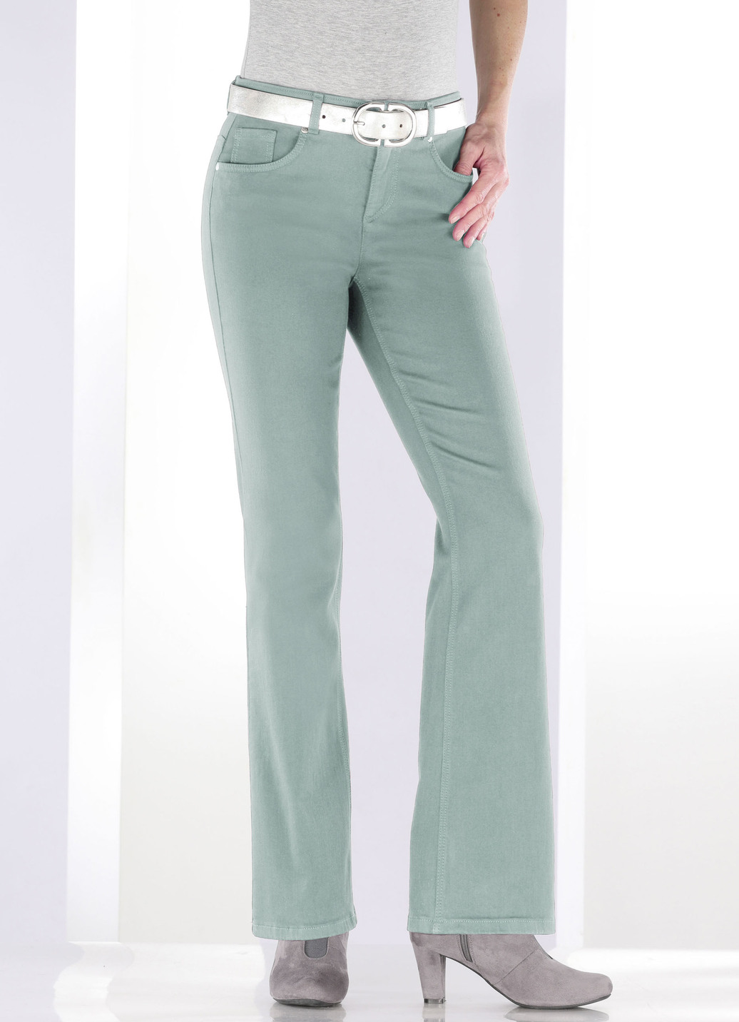 Magic-Jeans mit modisch weiterem Beinverlauf