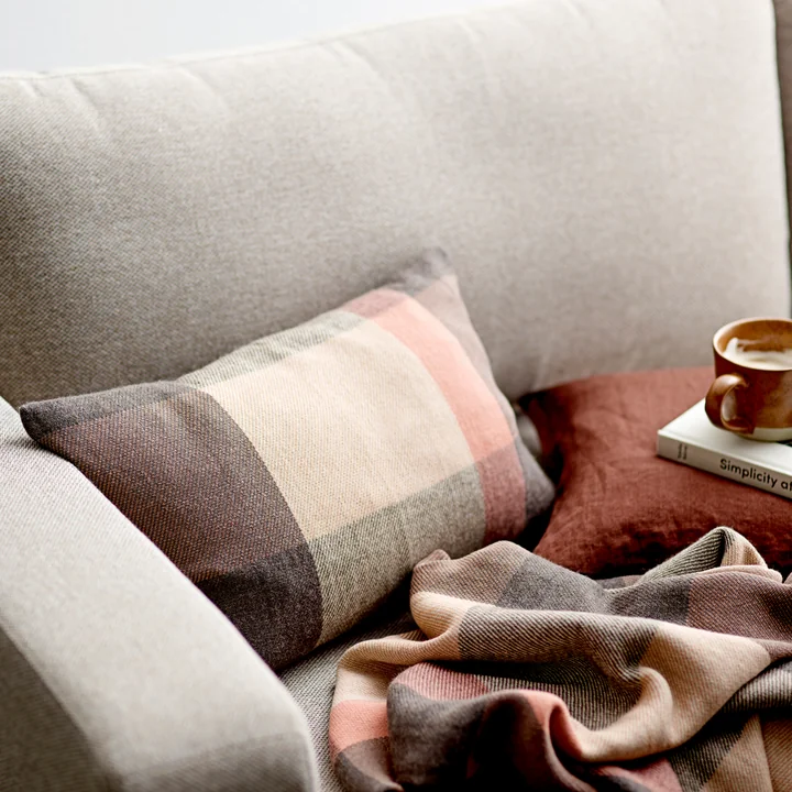 Södahl - Embrace Kissen, 30 x 50 cm, coffee brown