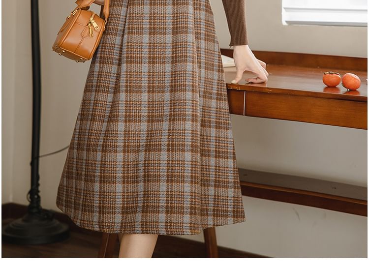 sansweet - Lange mouwen, mockneck, effen top / geruite midi-jurk