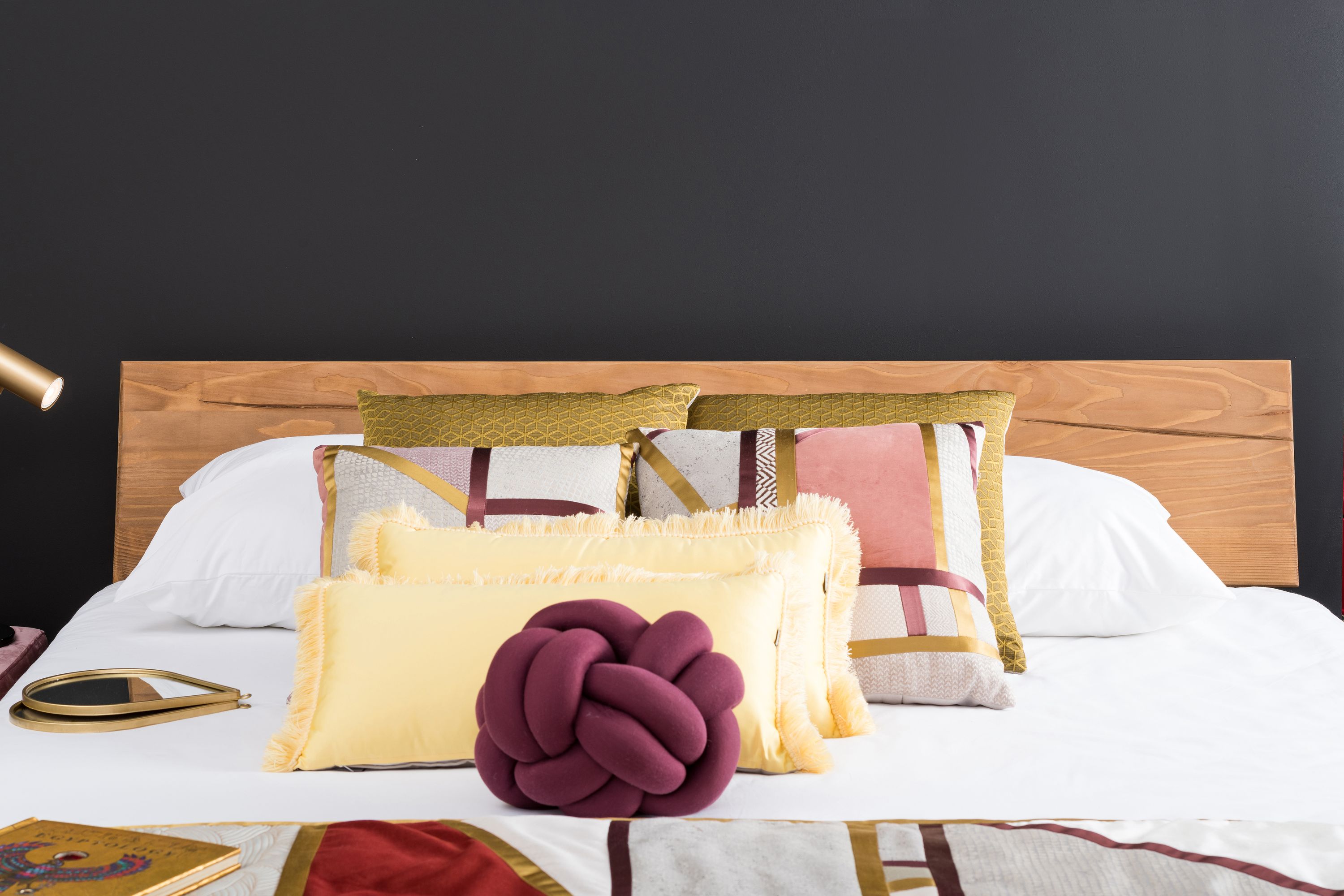 Balkenbett 160 x 200cm Massivholz Bettgestell Doppelbett Ehebett Bettrahmen