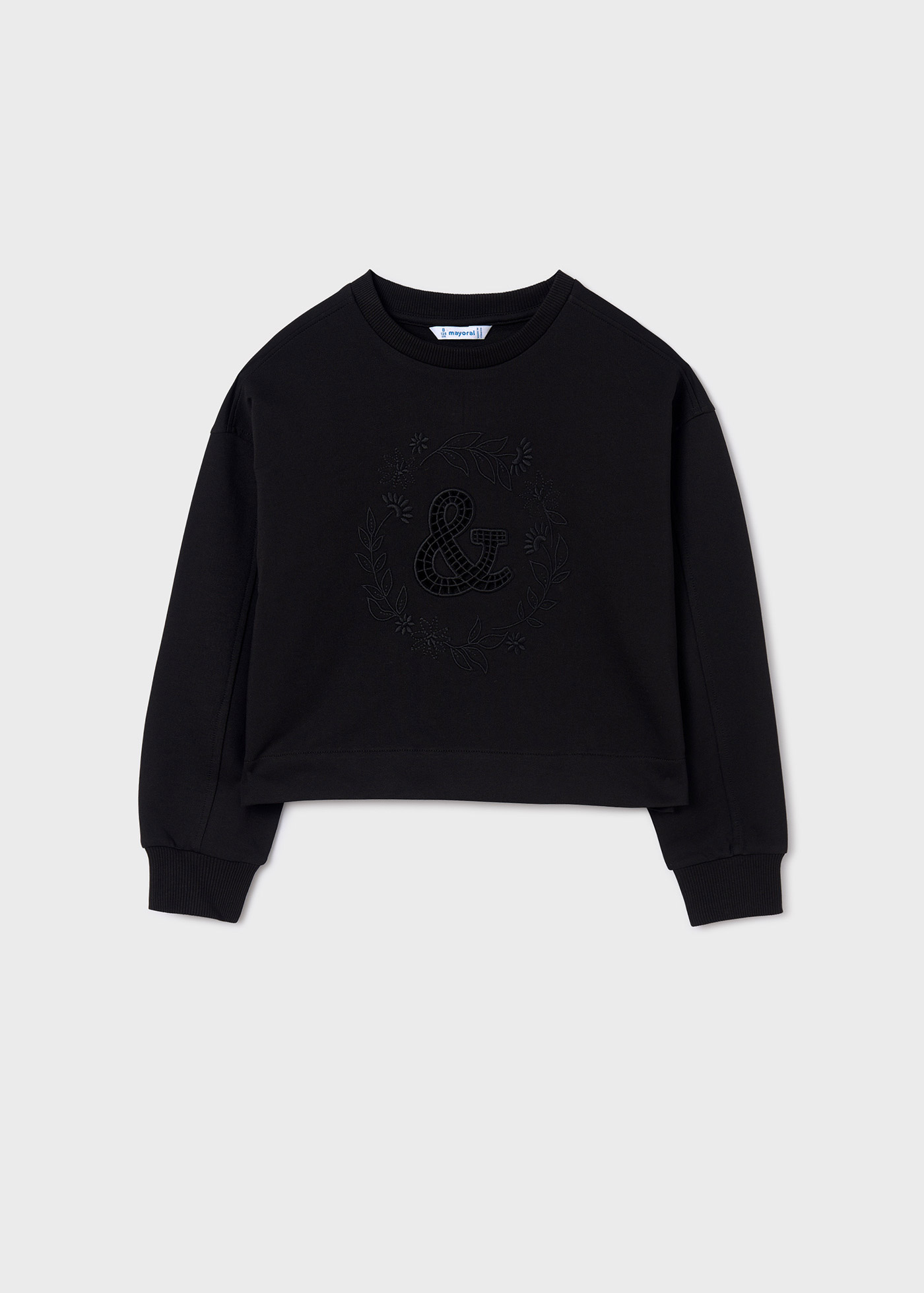 Moletom preto feminino com ombros à mostra