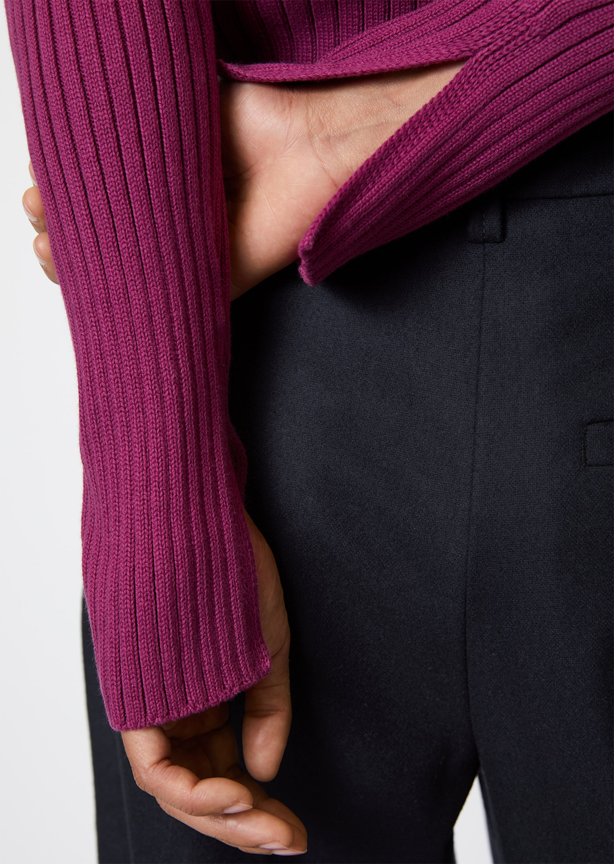 Gerippter Rollkragenpullover slim aus Organic Cotton