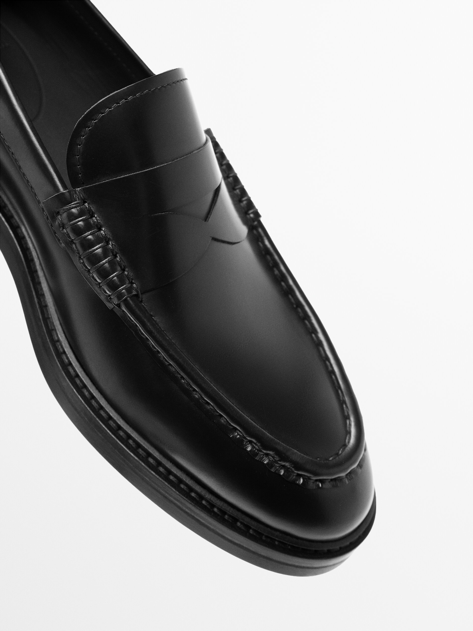 Mocassim de couro preto com máscara - PRETO