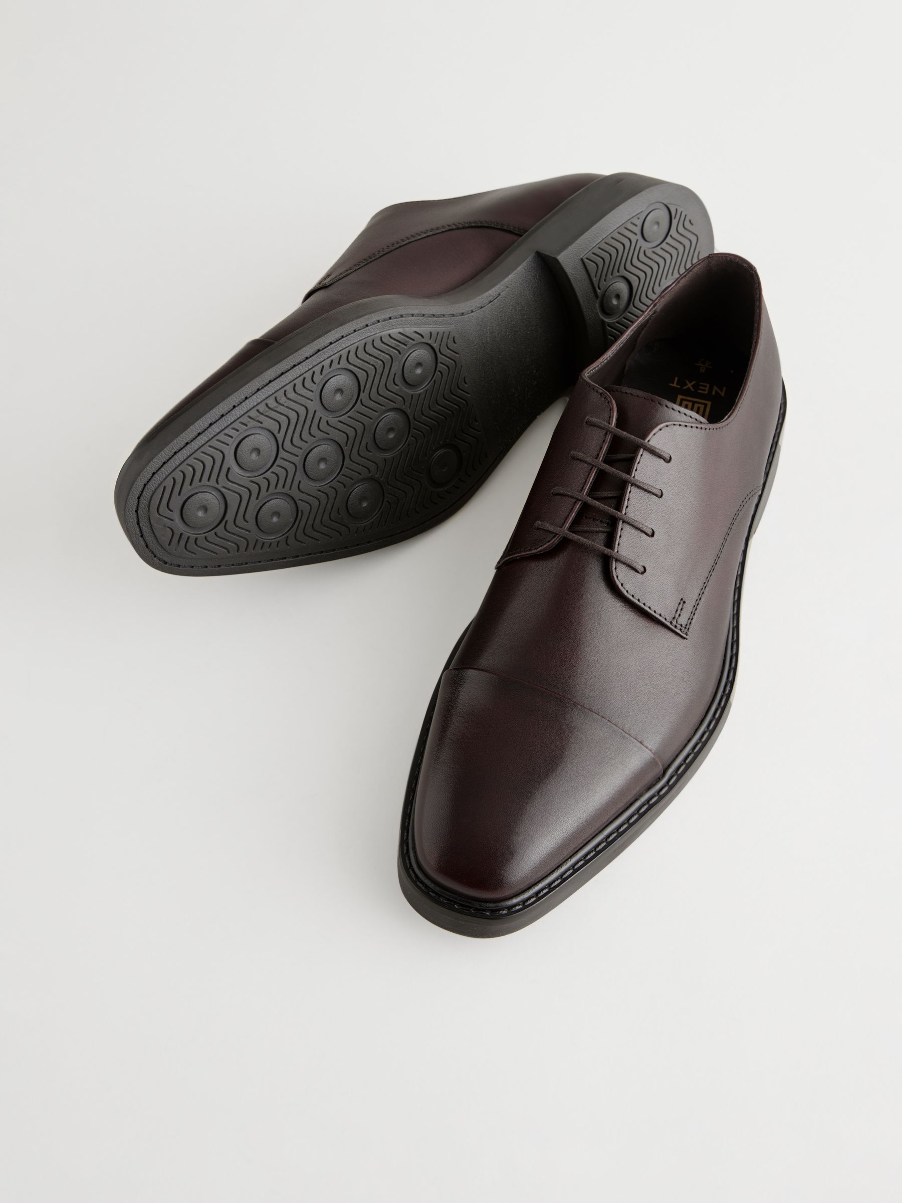 Bruin - Leren schoenen met contrasterende neus