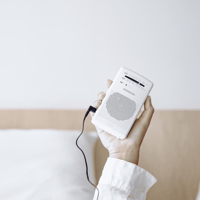 Sangean SR-35 bærbar analog radio (hvid)