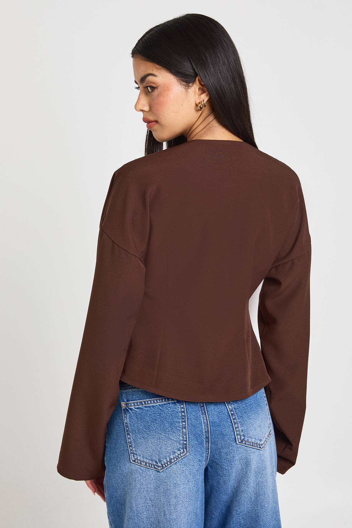 boohoo Haut Cache-Cœur à Manches Longues avec Boutons Dorés