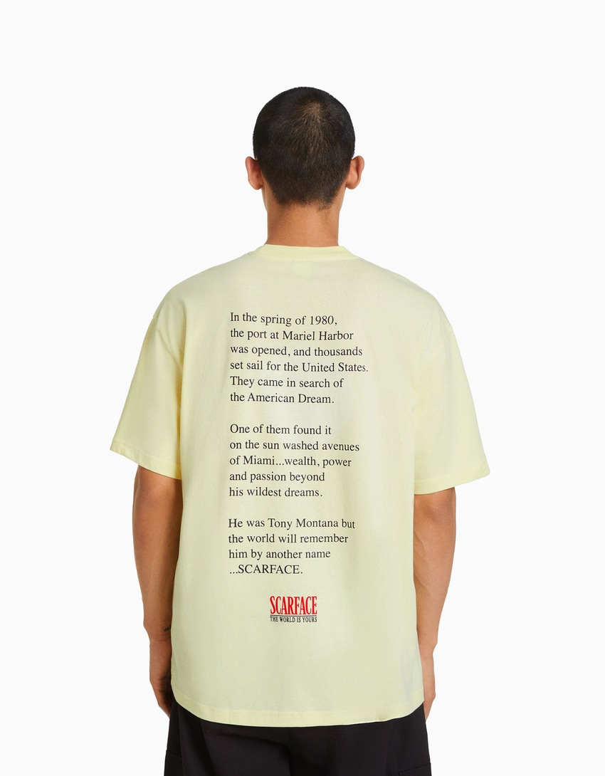 Camiseta de manga curta com estampa Scarface e modelagem quadrada