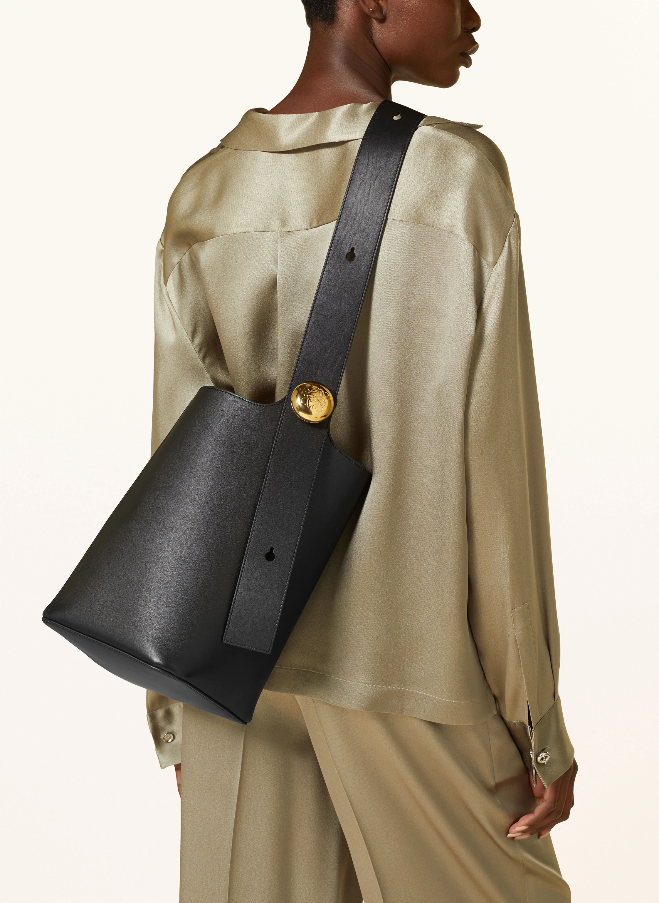 LOEWE Handtasche PEBBLE BUCKET MEDIUM