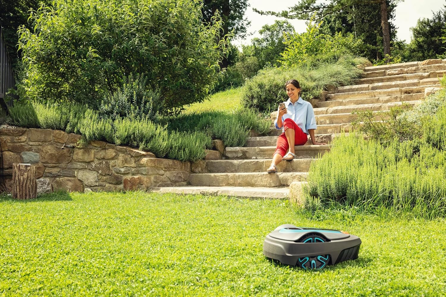 Gardena Mähroboter smart SILENO City 400 m² Set: Innovative LONA AI-Technologie, Steuerung per App, SensorControl, für Steigungen bis zu 35 Prozent, inkl. smart Gateway, DE-Version (19605-60)