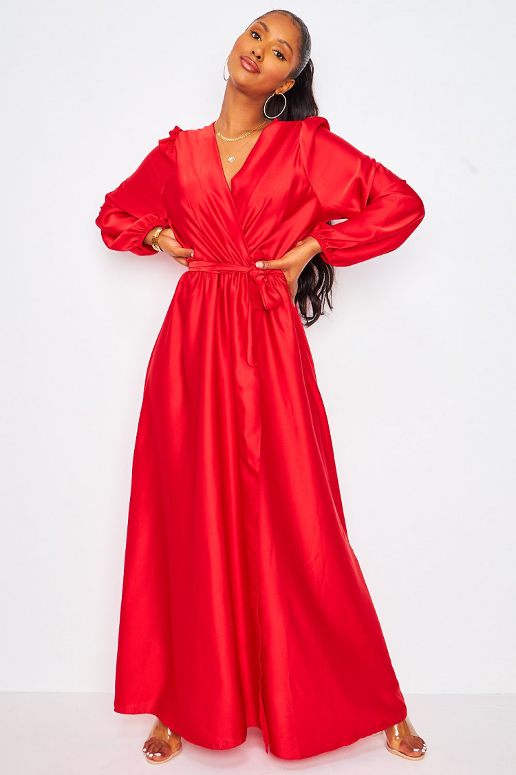 Robe longue rouge satiné ceinturée