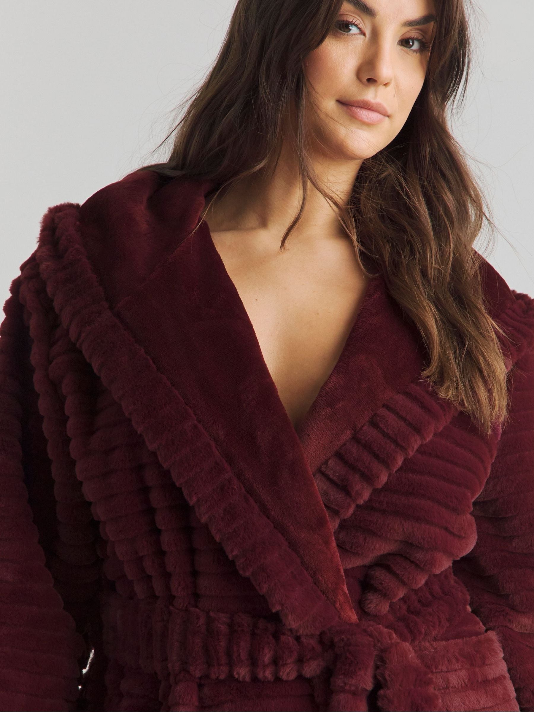 Rood - Simply Be Pretty Secrets Luxury Maxi Gown