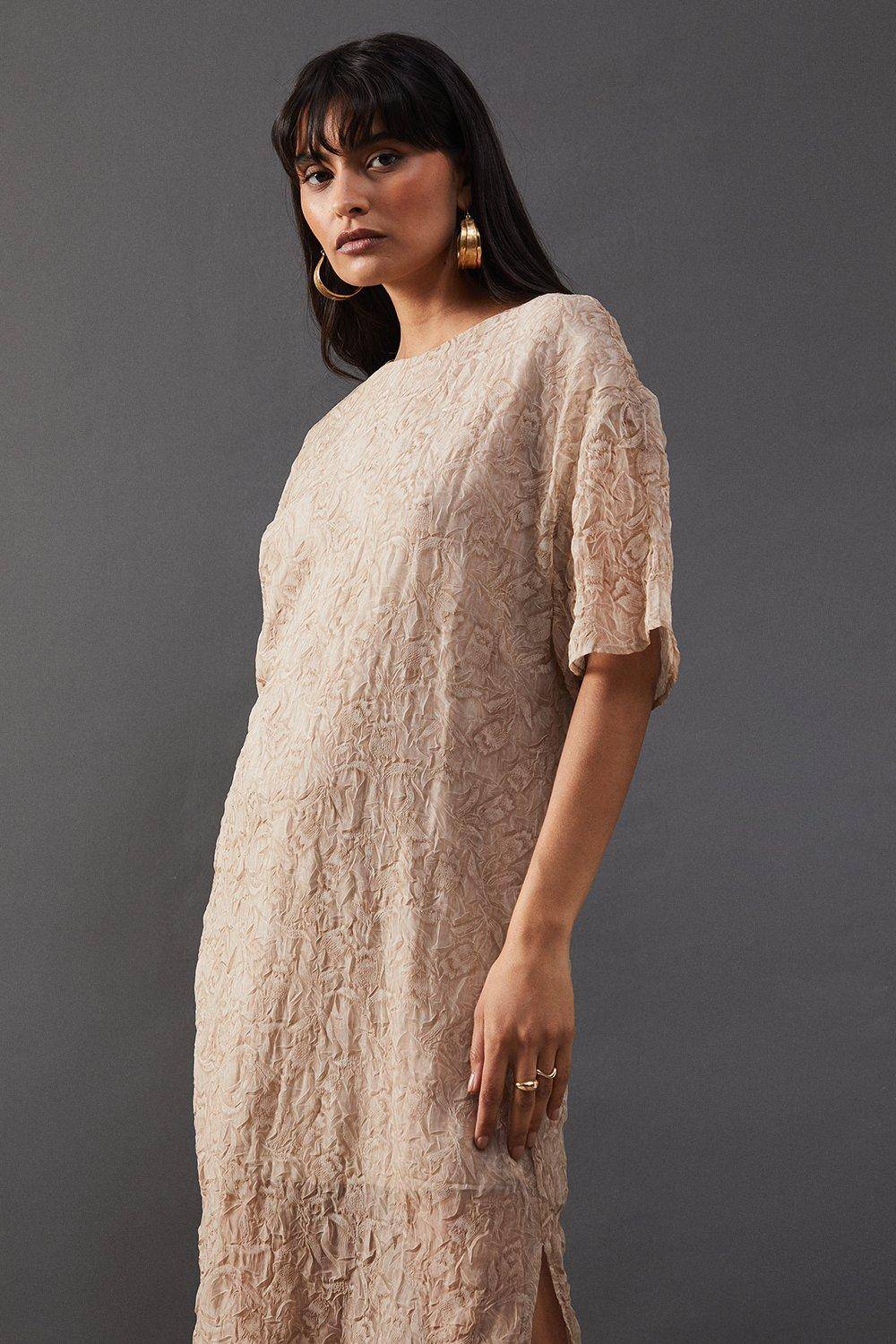 Warehouse Robe T-shirt Mi-longue en Organza Tissu Premium