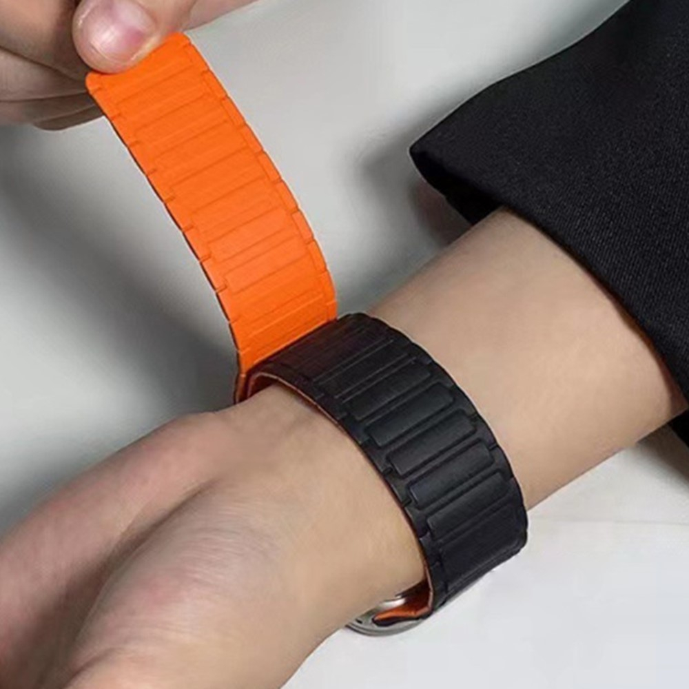 Apple Watch (42/41/40/38 mm) Silikon Glieder Armband mit Magnetverschluss (Gelenkumfang: 180-250mm) - Schwarz / Orange