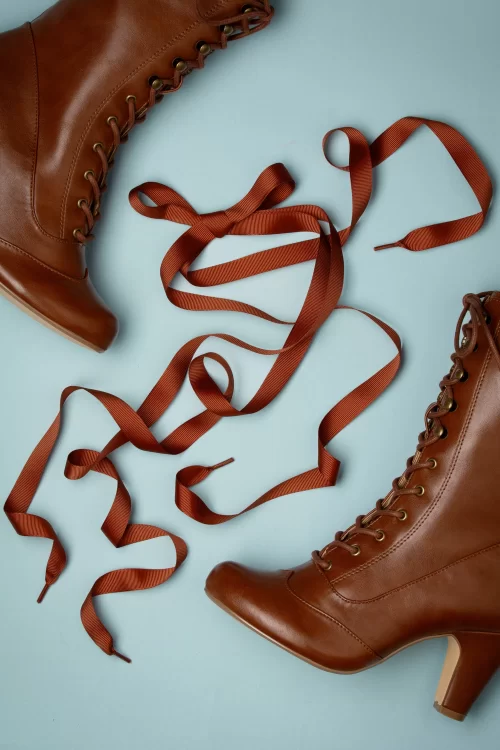 Chelsea Crew Claire Boots in Bruin