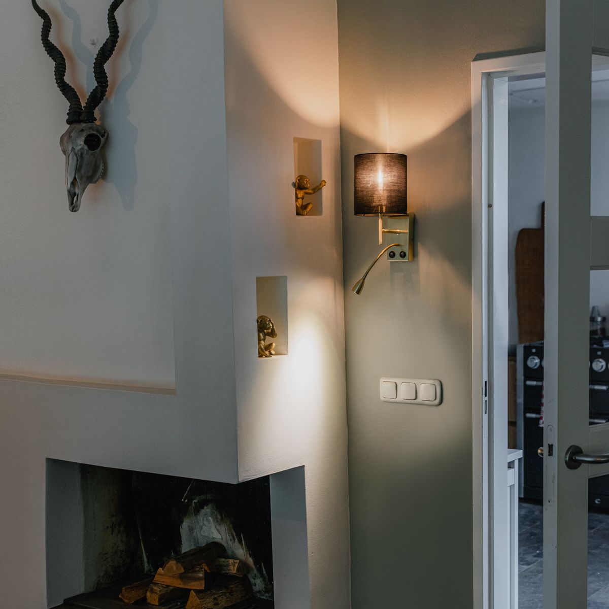 Art Deco wandlamp goud met katoenen zwarte kap - Stacca