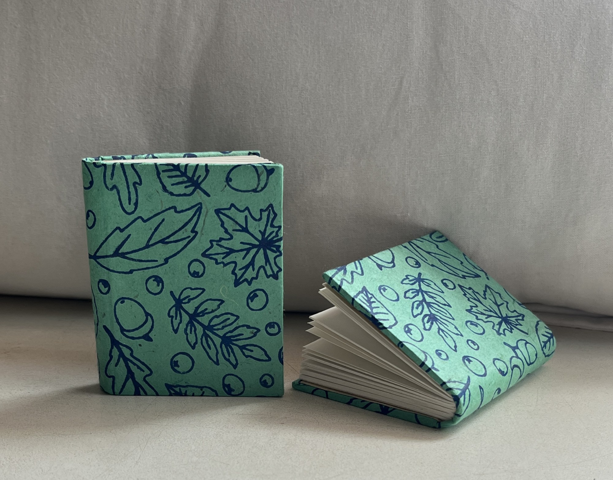 Notizbuch 'Leaves', blau, H 7,5 cm, B 5,5 cm günstig bestellen