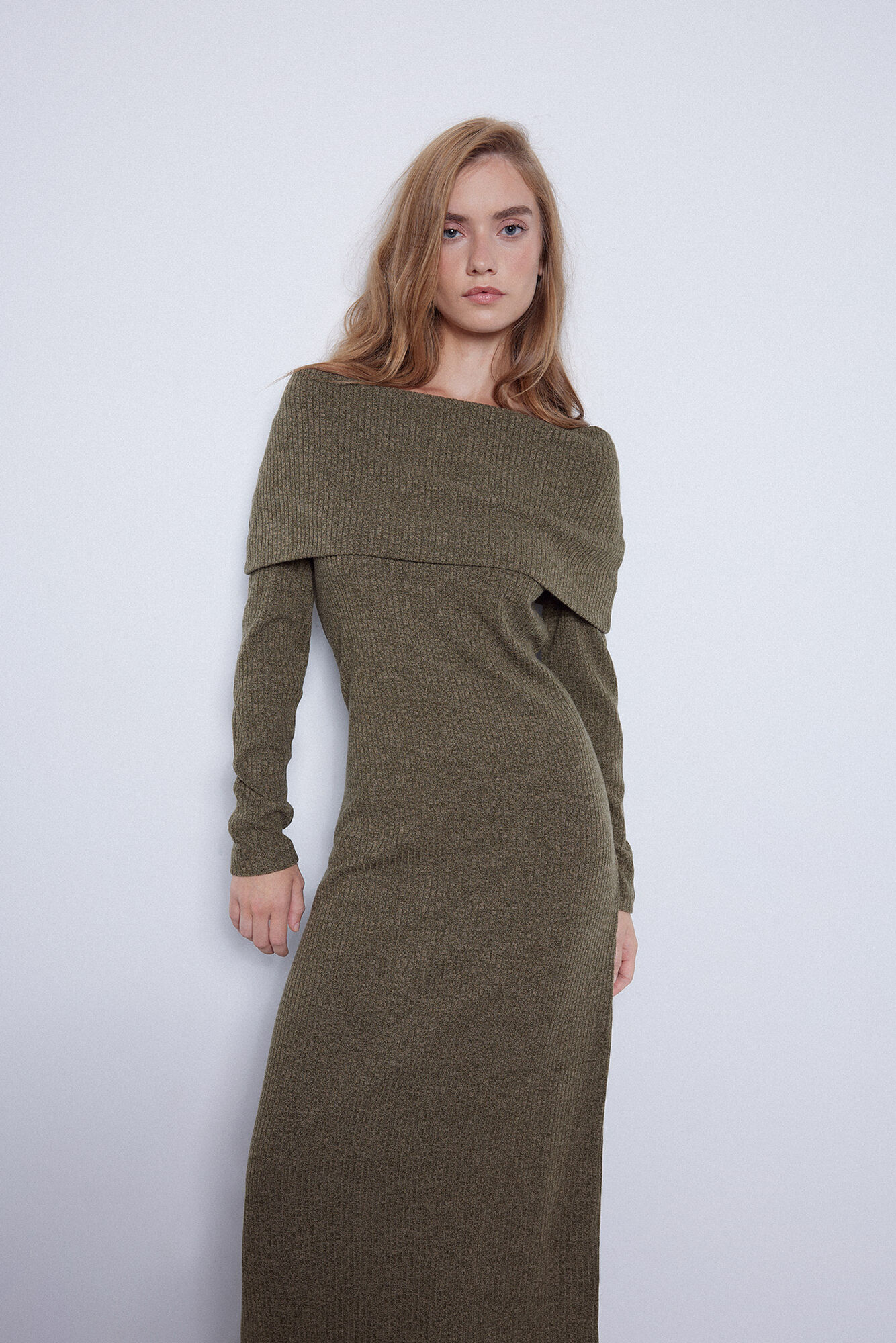 Vestido longo com gola alta