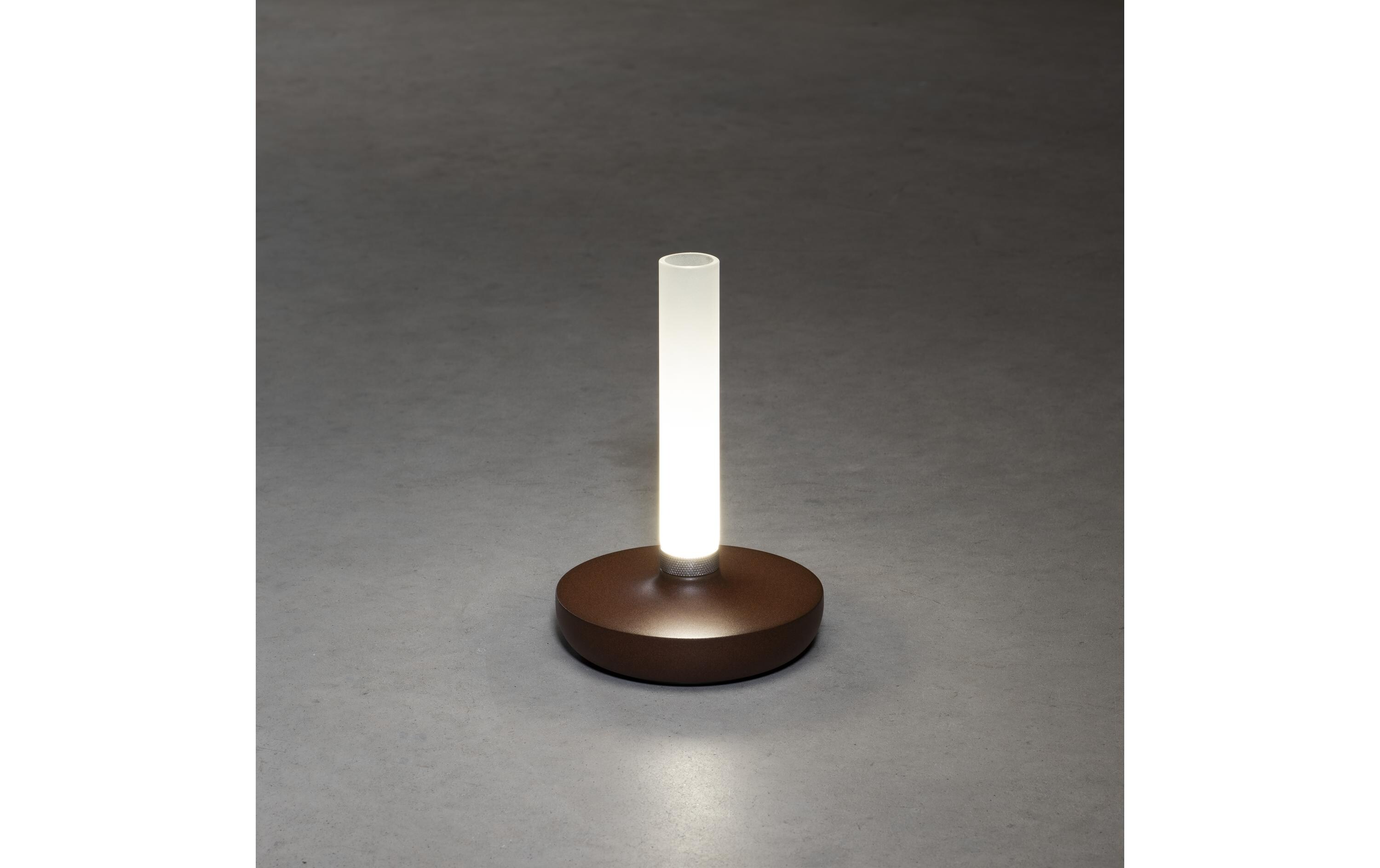 Akku-Tischleuchte USB Biarritz, 1800/ 3000/ 4000 K, Rost<br>Outdoor-Leuchte