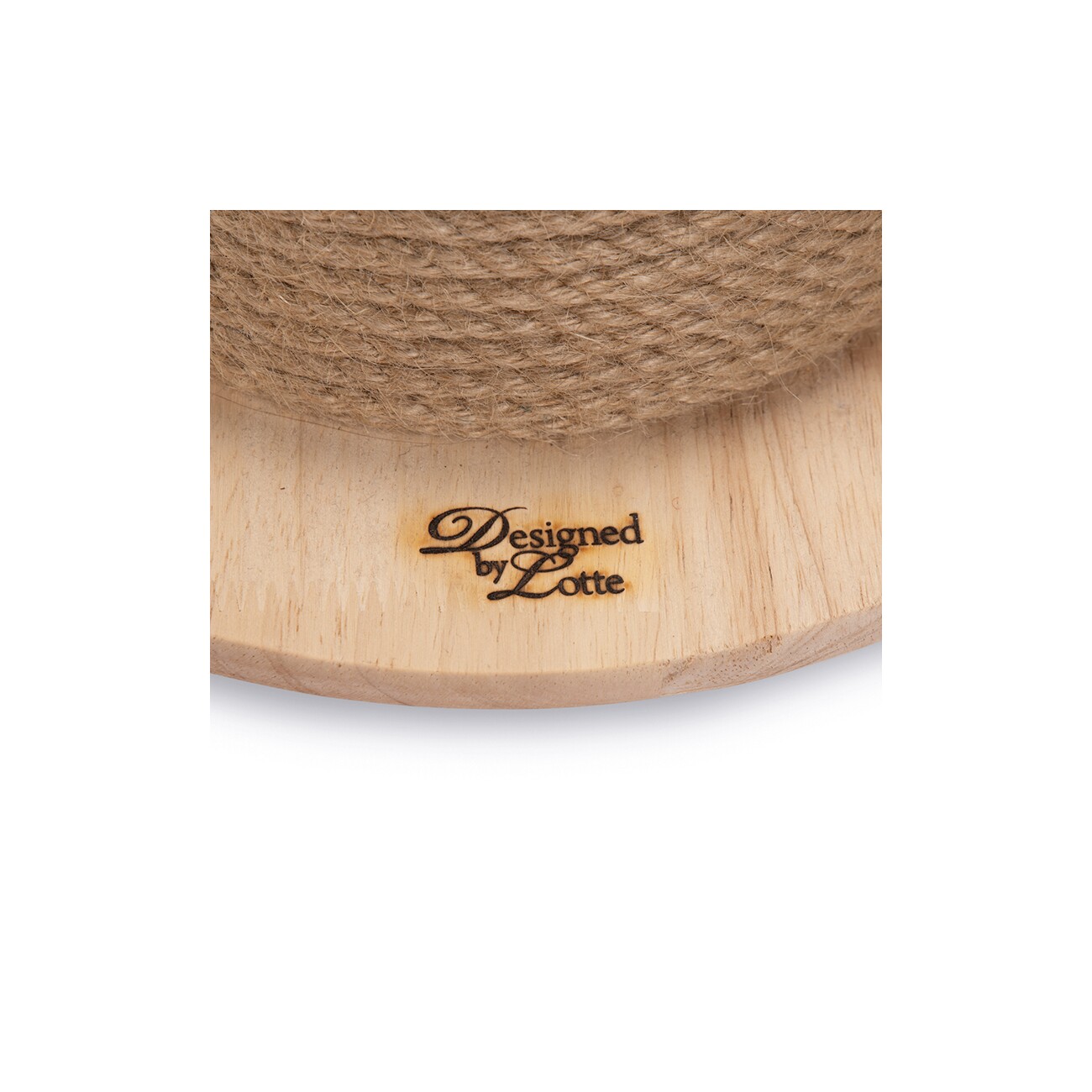 Designed by Lotte DBL Kratzball Wiggly Holz