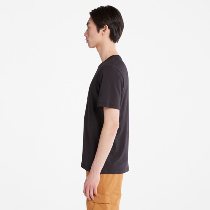Camiseta masculina preta com logo da Stack