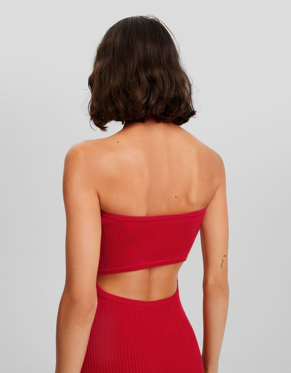 Vestido midi com decote bandeau