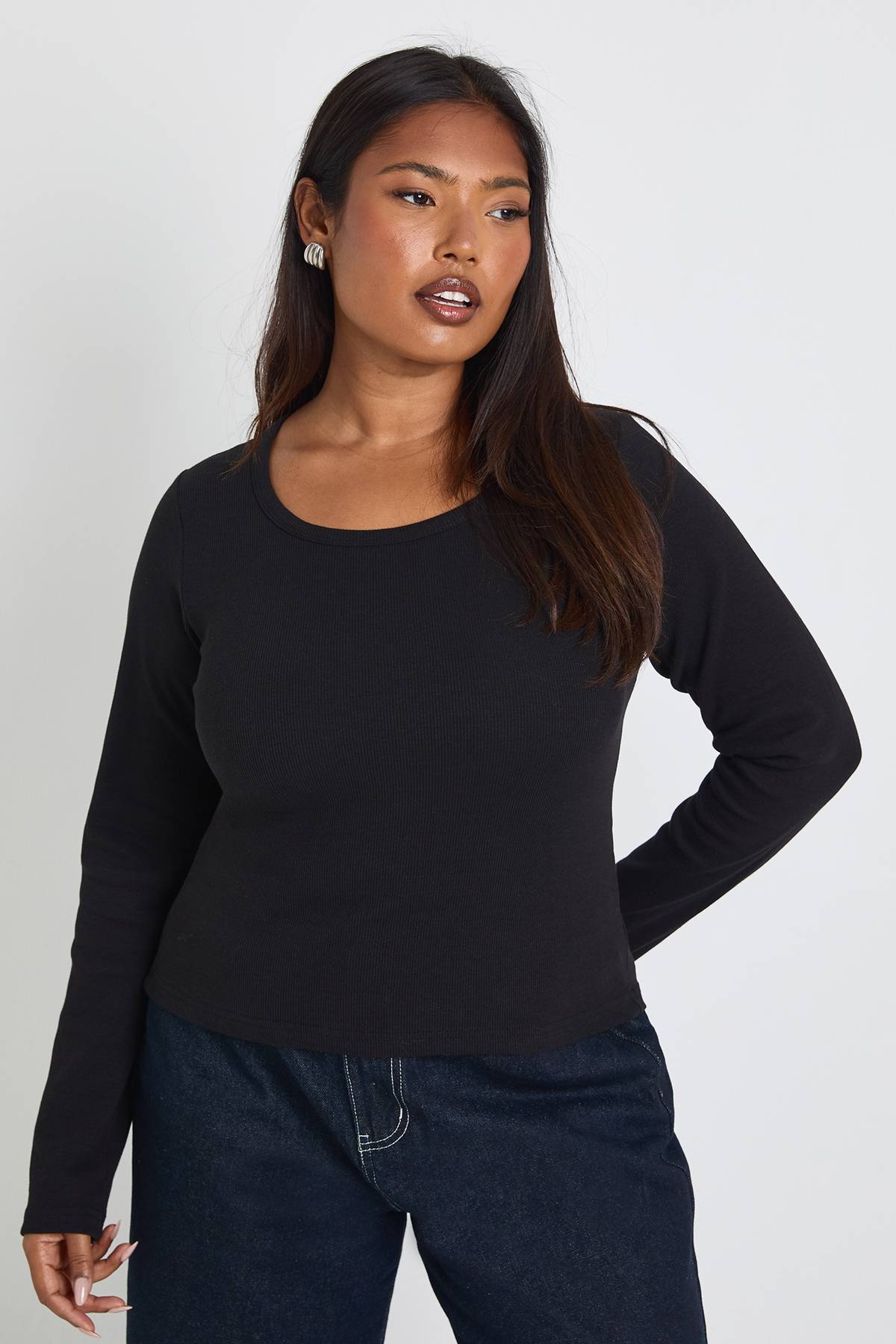 boohoo Top Grande Taille Côtelé À Encolure Dégagée Coupe Ajustée Longue À Manches Longues