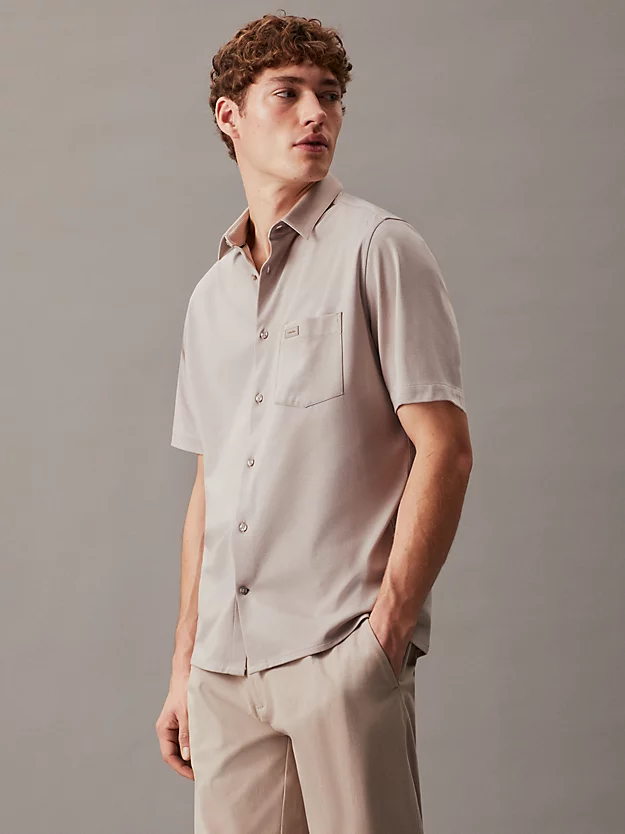 Camisa de manga curta com bolso